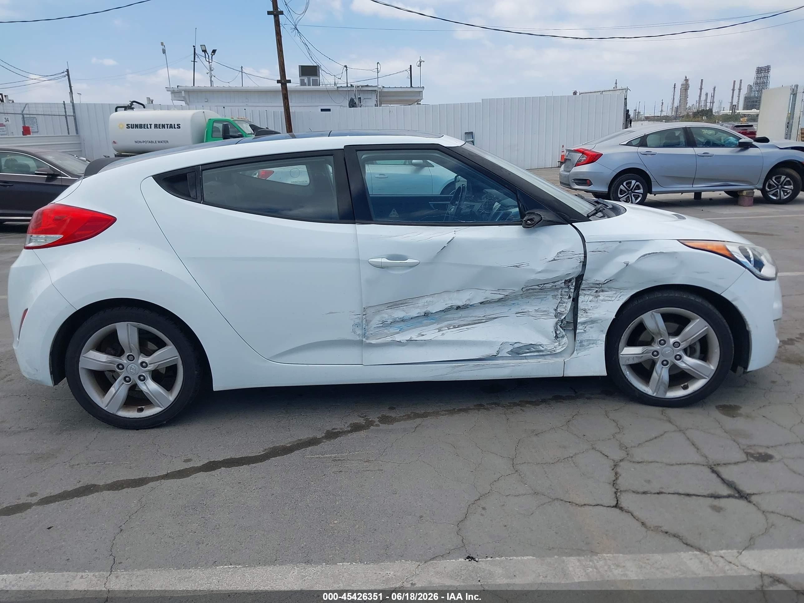 2014 Hyundai Veloster Base W/black White vin: KMHTC6AD3EU211925