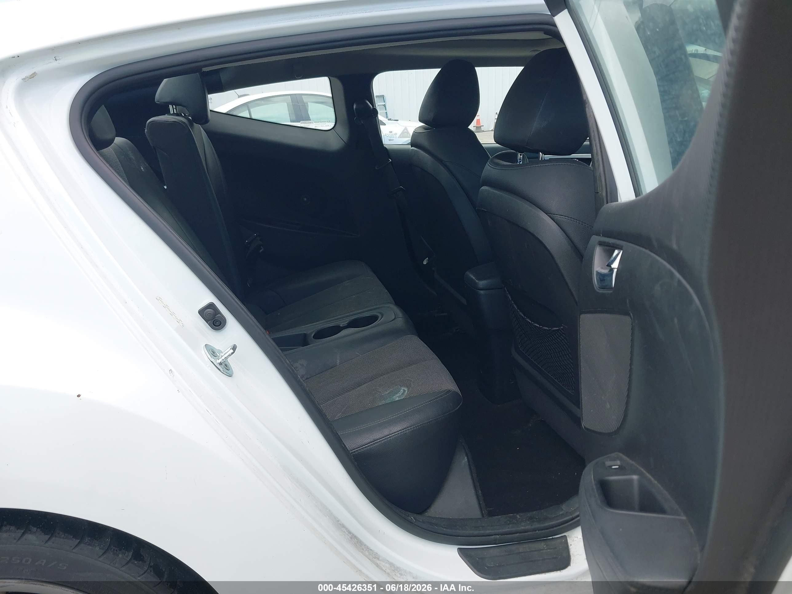 2014 Hyundai Veloster Base W/black White vin: KMHTC6AD3EU211925