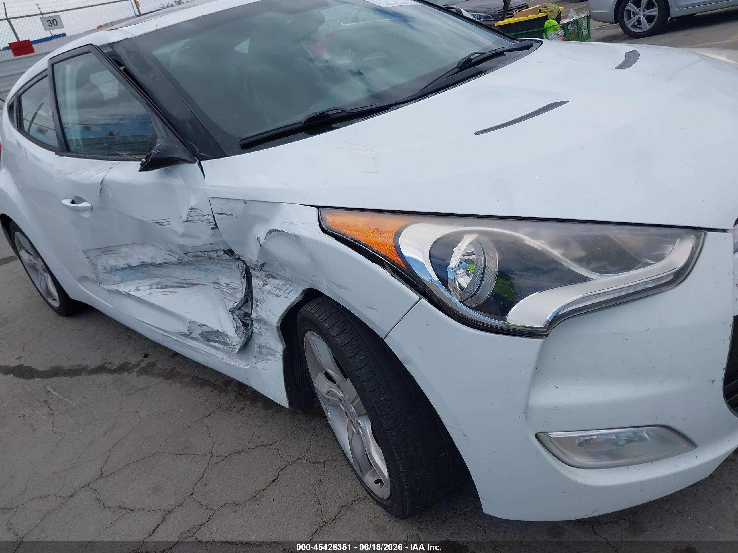 2014 Hyundai Veloster Base W/black White vin: KMHTC6AD3EU211925