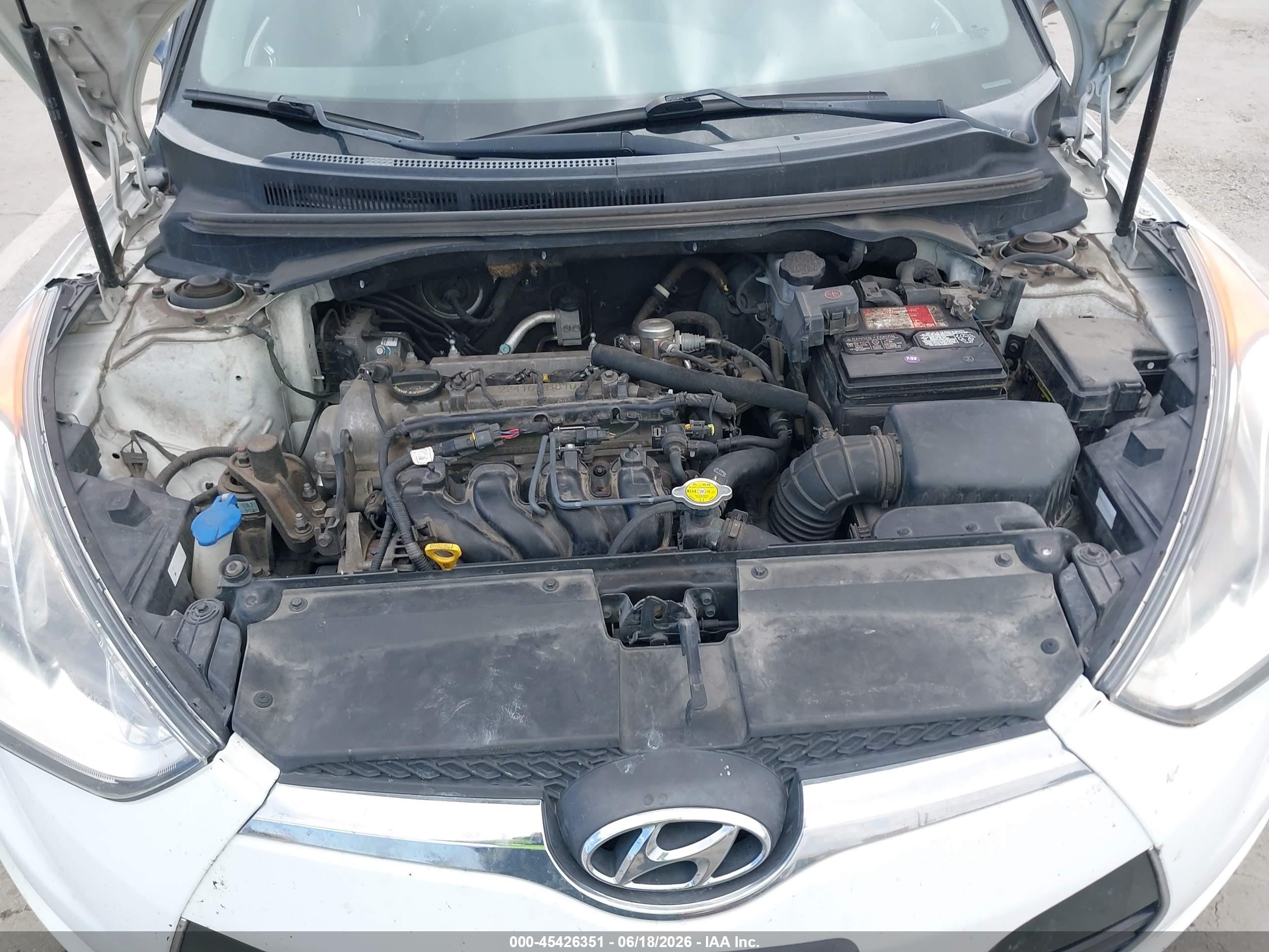 2014 Hyundai Veloster Base W/black White vin: KMHTC6AD3EU211925