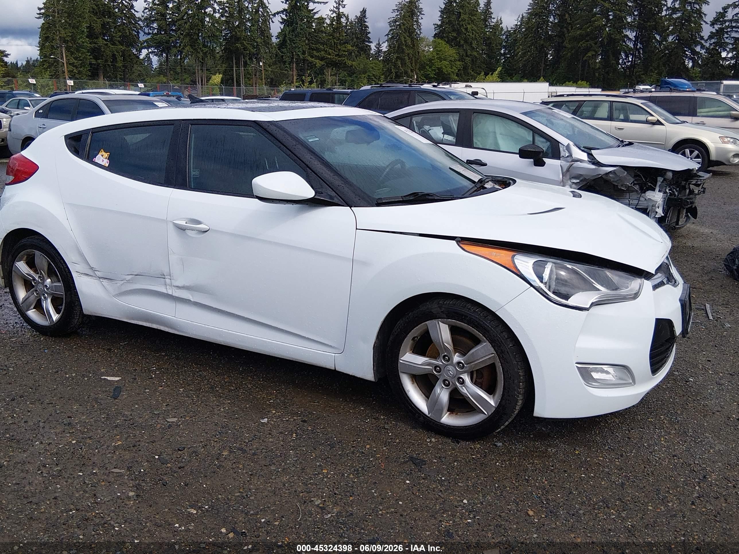 2014 Hyundai Veloster Base W/black White vin: KMHTC6AD3EU214730