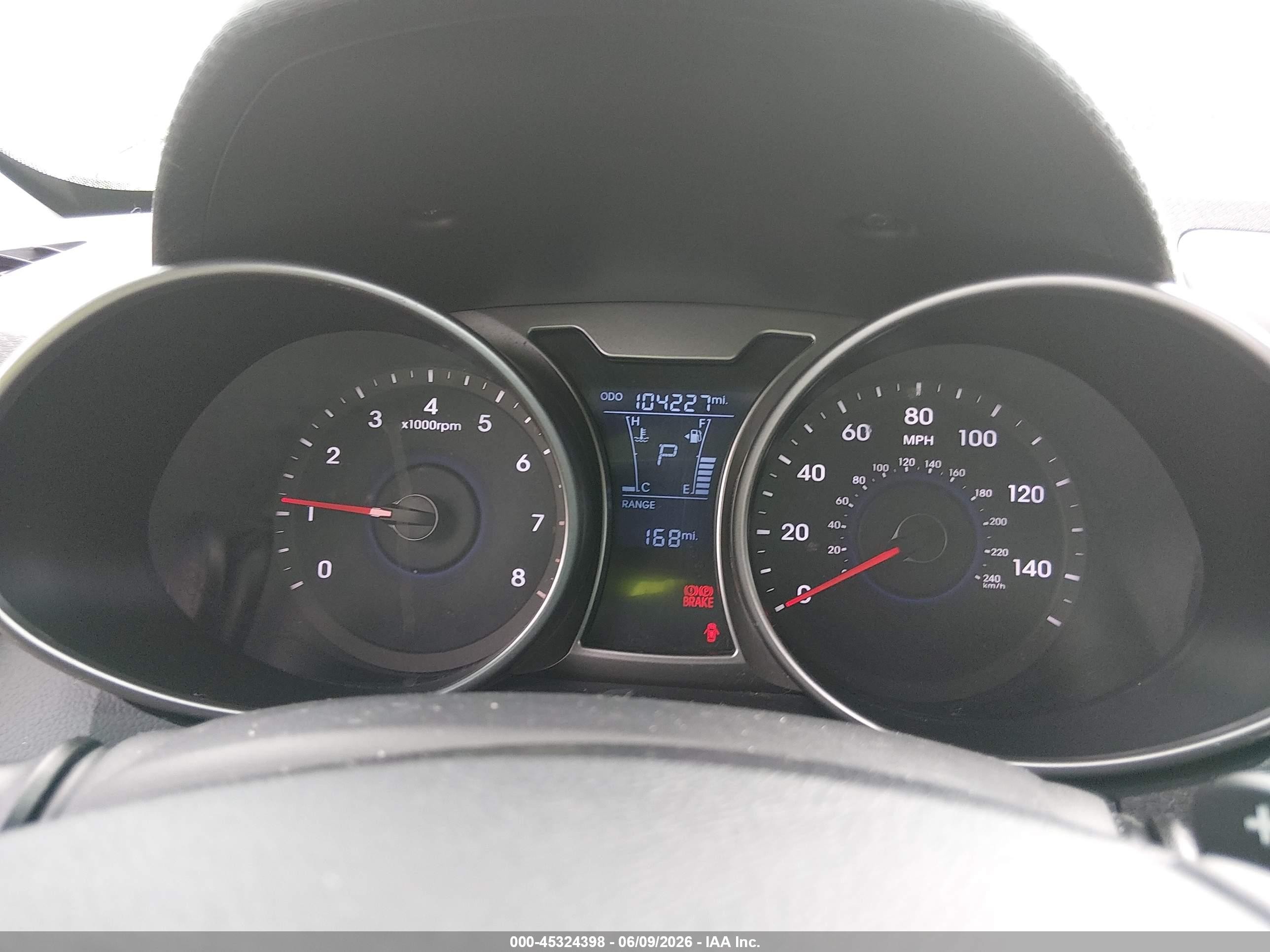 2014 Hyundai Veloster Base W/black White vin: KMHTC6AD3EU214730