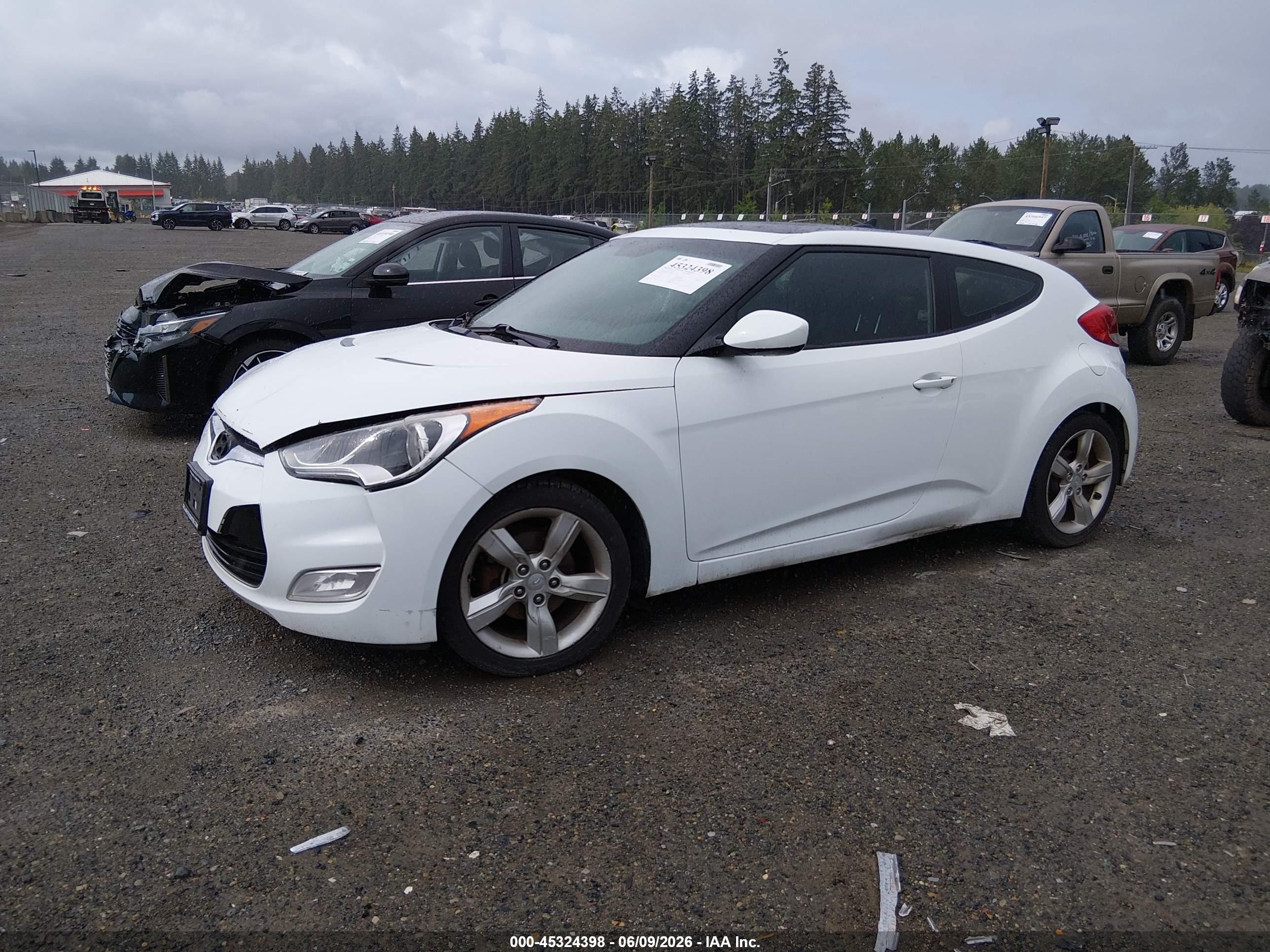 2014 Hyundai Veloster Base W/black White vin: KMHTC6AD3EU214730