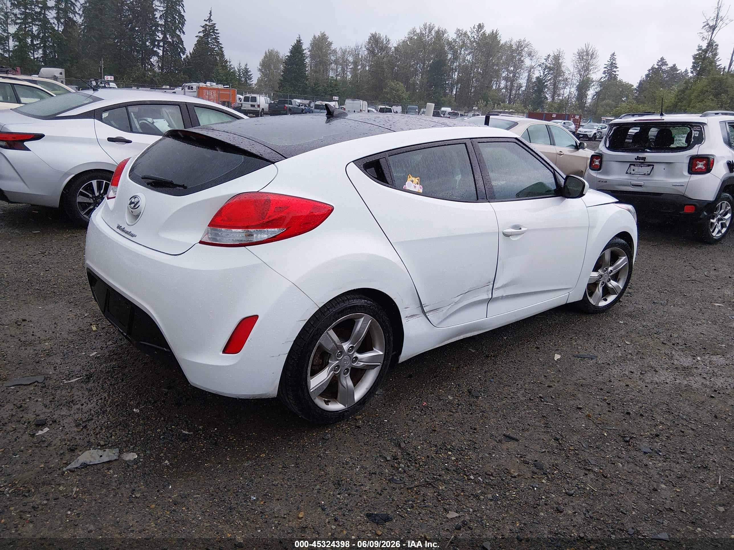 2014 Hyundai Veloster Base W/black White vin: KMHTC6AD3EU214730