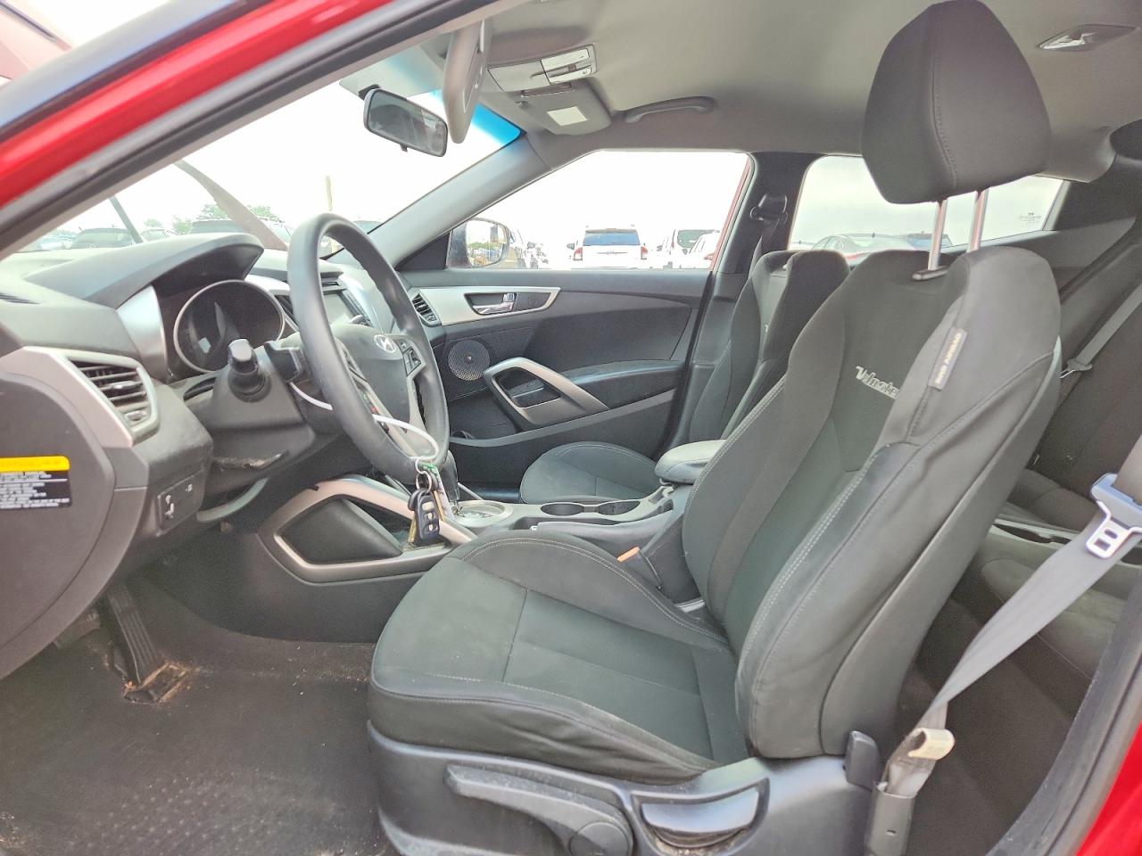 2015 Hyundai Veloster Base Burgundy vin: KMHTC6AD3FU224577