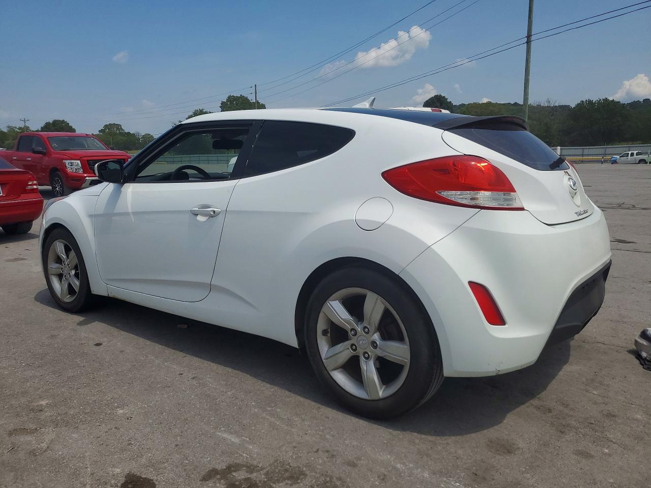 2015 Hyundai Veloster Base White vin: KMHTC6AD3FU226295