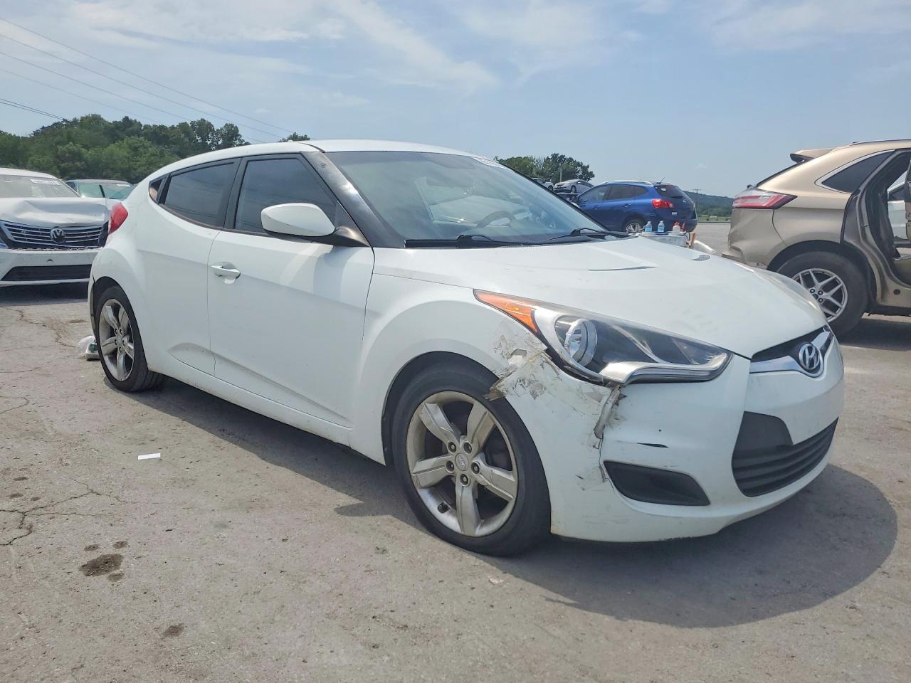 2015 Hyundai Veloster Base White vin: KMHTC6AD3FU226295