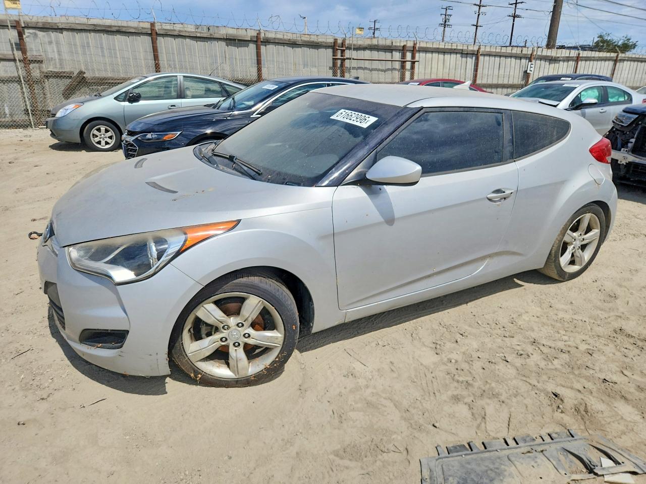 2015 Hyundai Veloster Base Silver vin: KMHTC6AD3FU239306