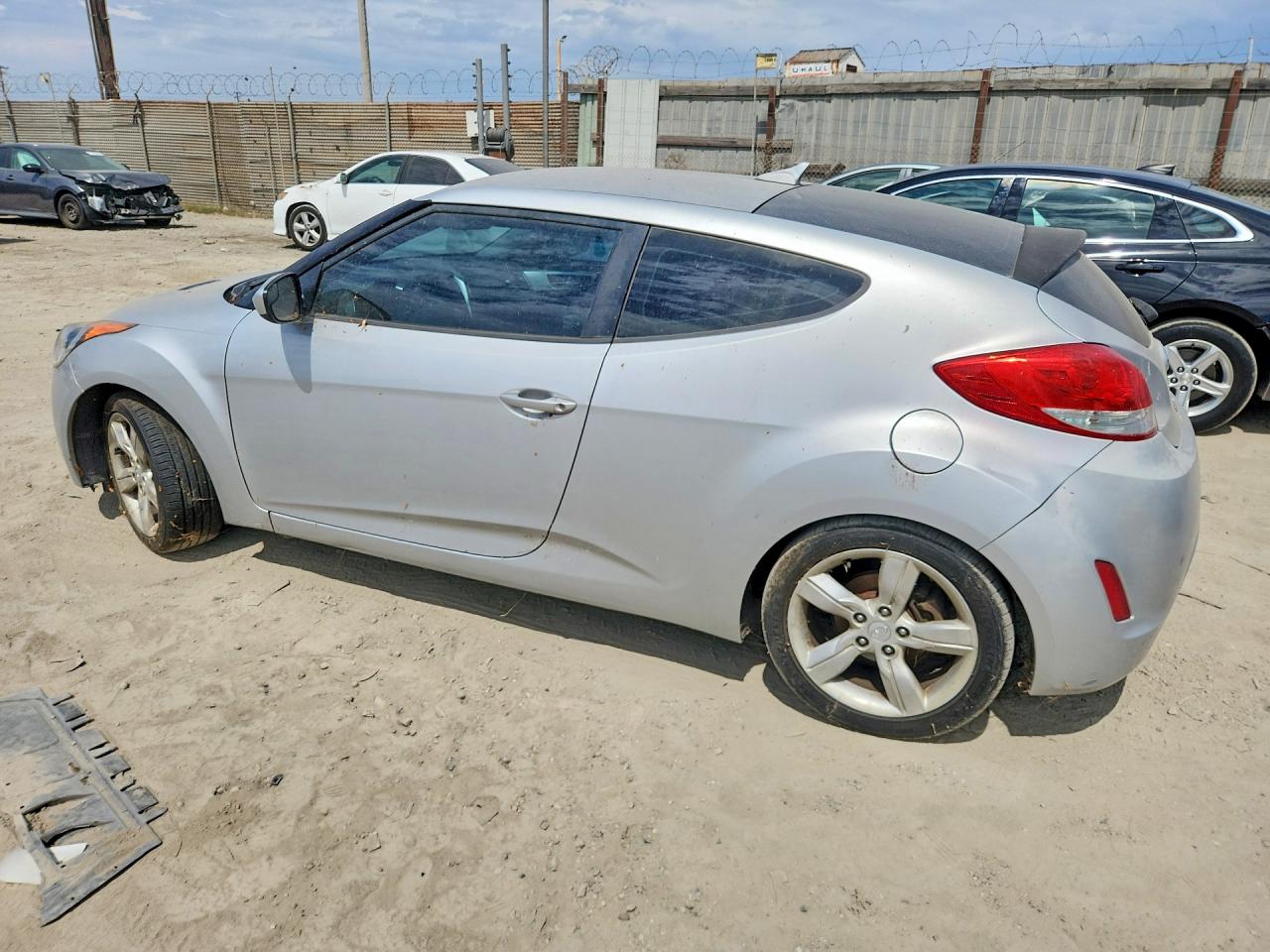 2015 Hyundai Veloster Base Silver vin: KMHTC6AD3FU239306