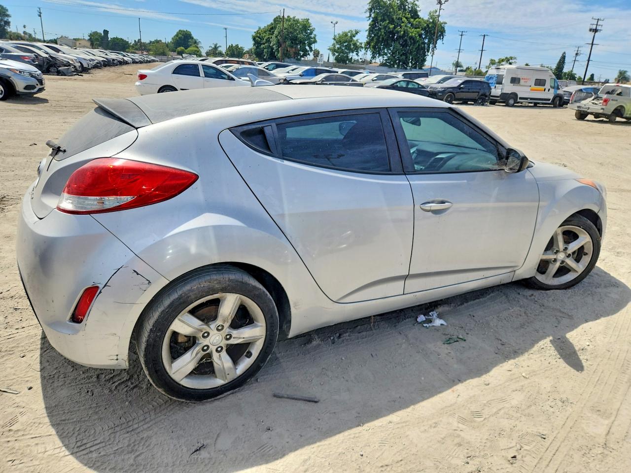 2015 Hyundai Veloster Base Silver vin: KMHTC6AD3FU239306