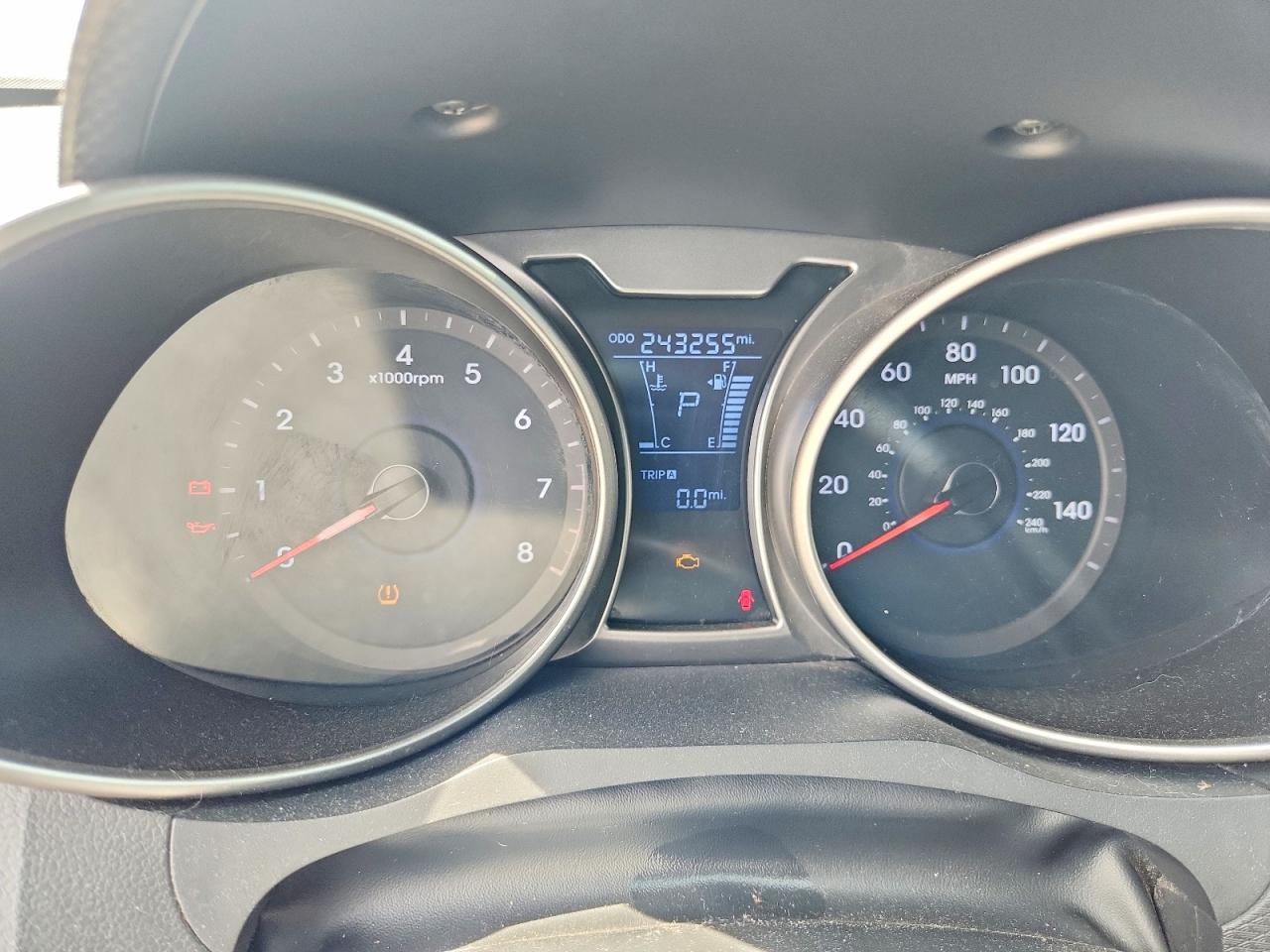 2015 Hyundai Veloster Base Silver vin: KMHTC6AD3FU239306