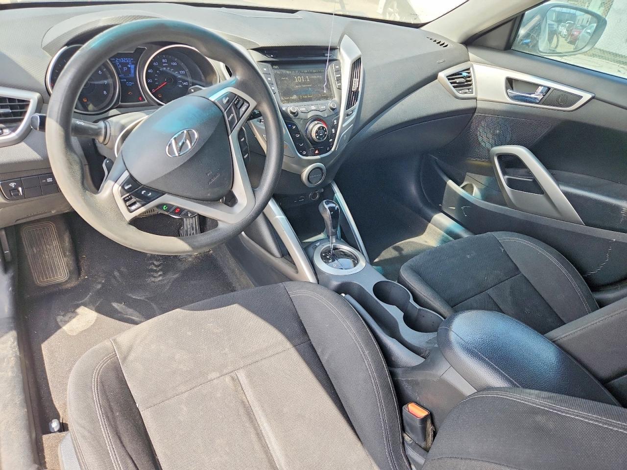 2015 Hyundai Veloster Base Silver vin: KMHTC6AD3FU239306