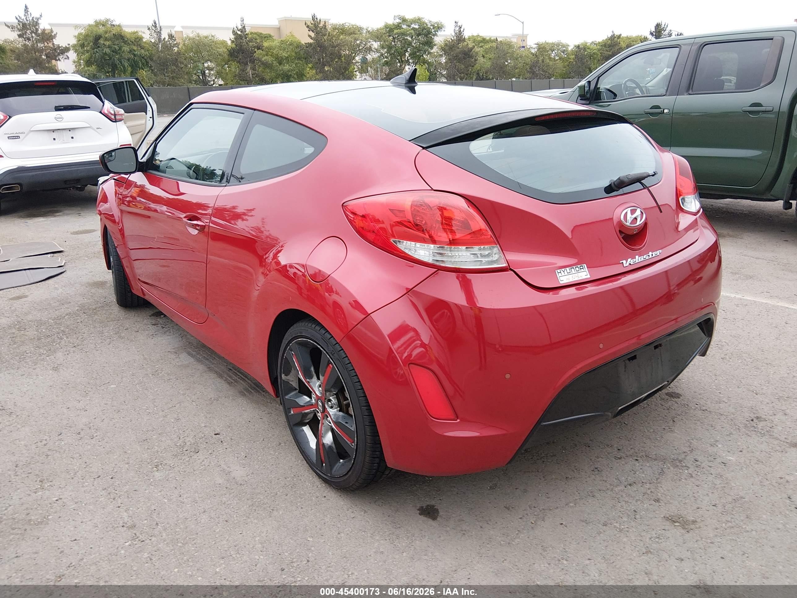 2015 Hyundai Veloster   Red vin: KMHTC6AD3FU241329