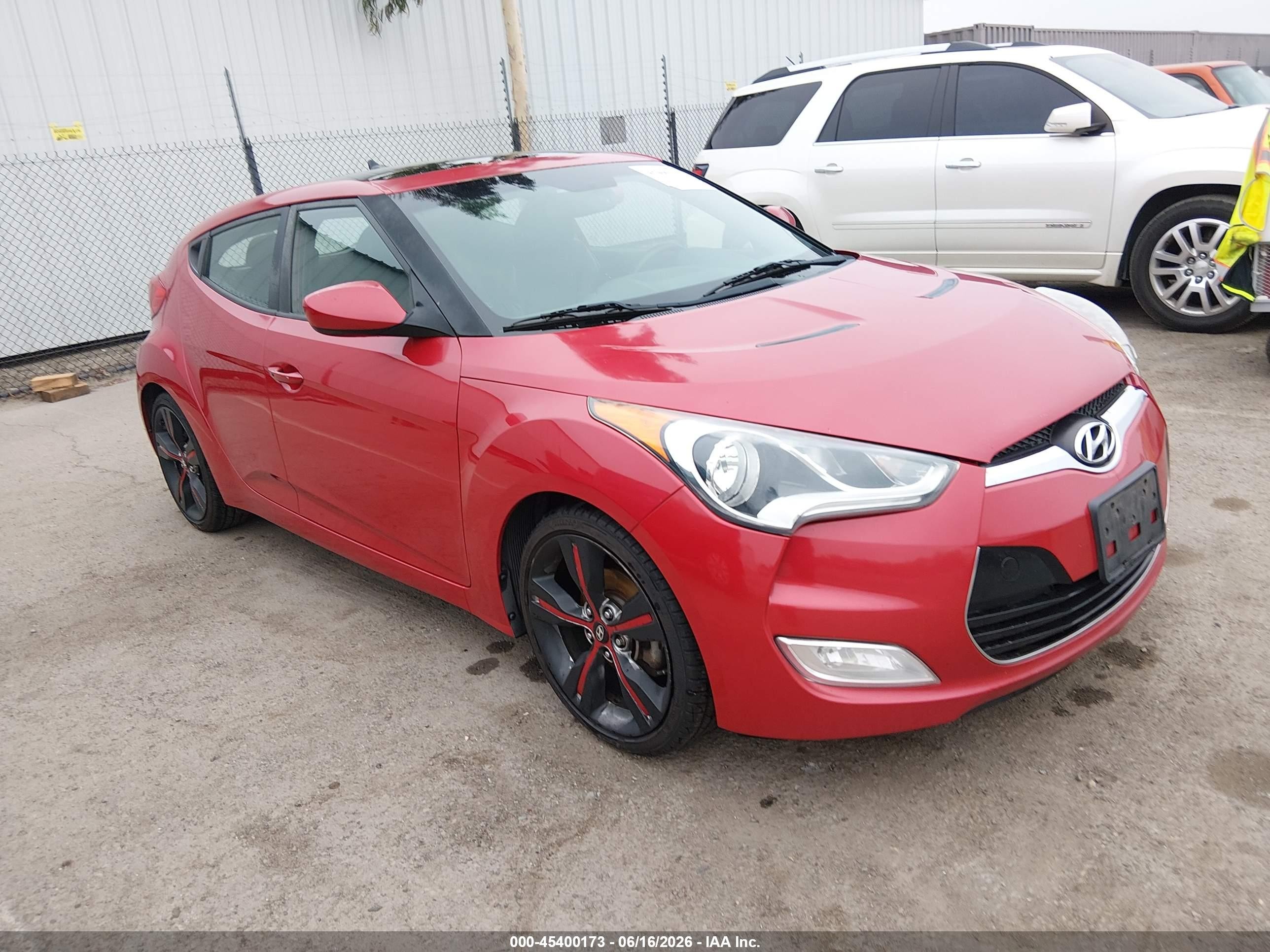 2015 Hyundai Veloster   Red vin: KMHTC6AD3FU241329
