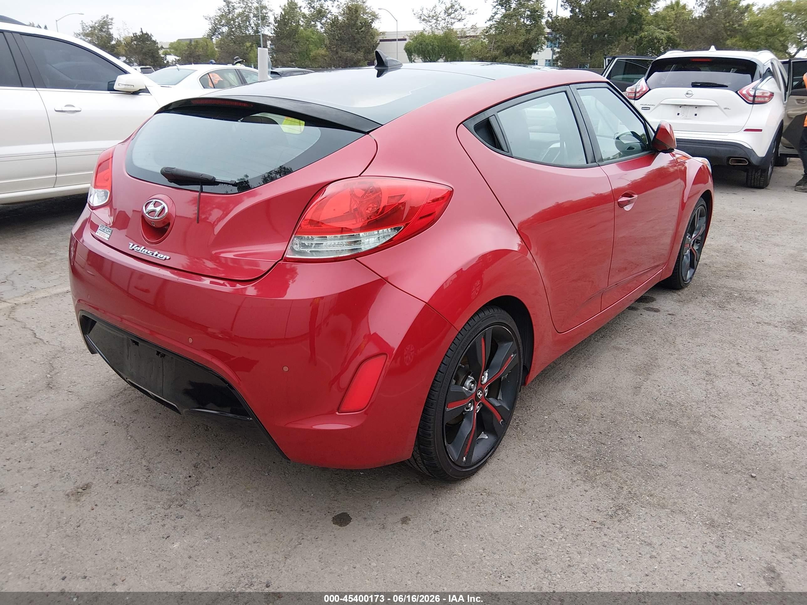 2015 Hyundai Veloster   Red vin: KMHTC6AD3FU241329