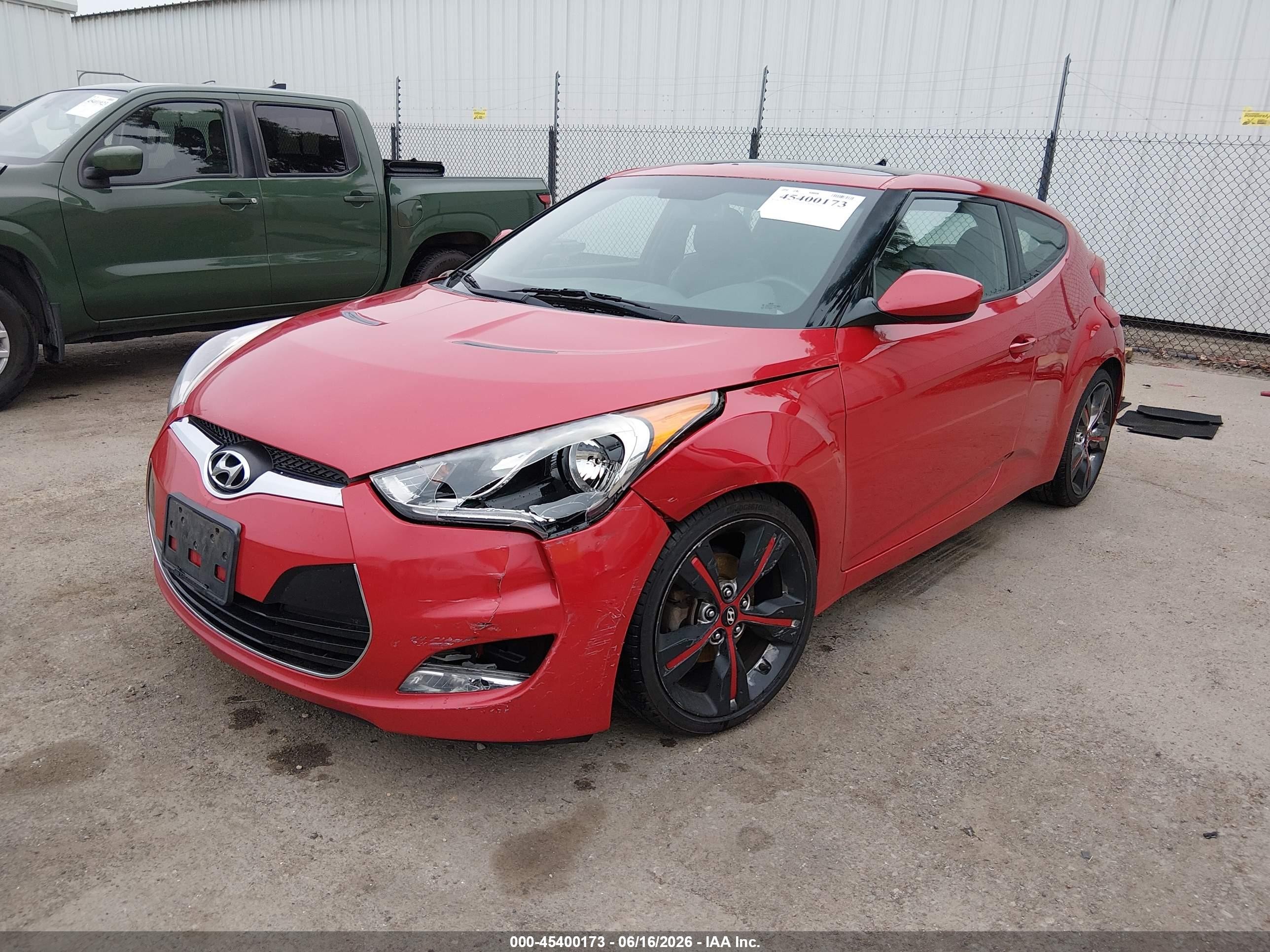 2015 Hyundai Veloster   Red vin: KMHTC6AD3FU241329