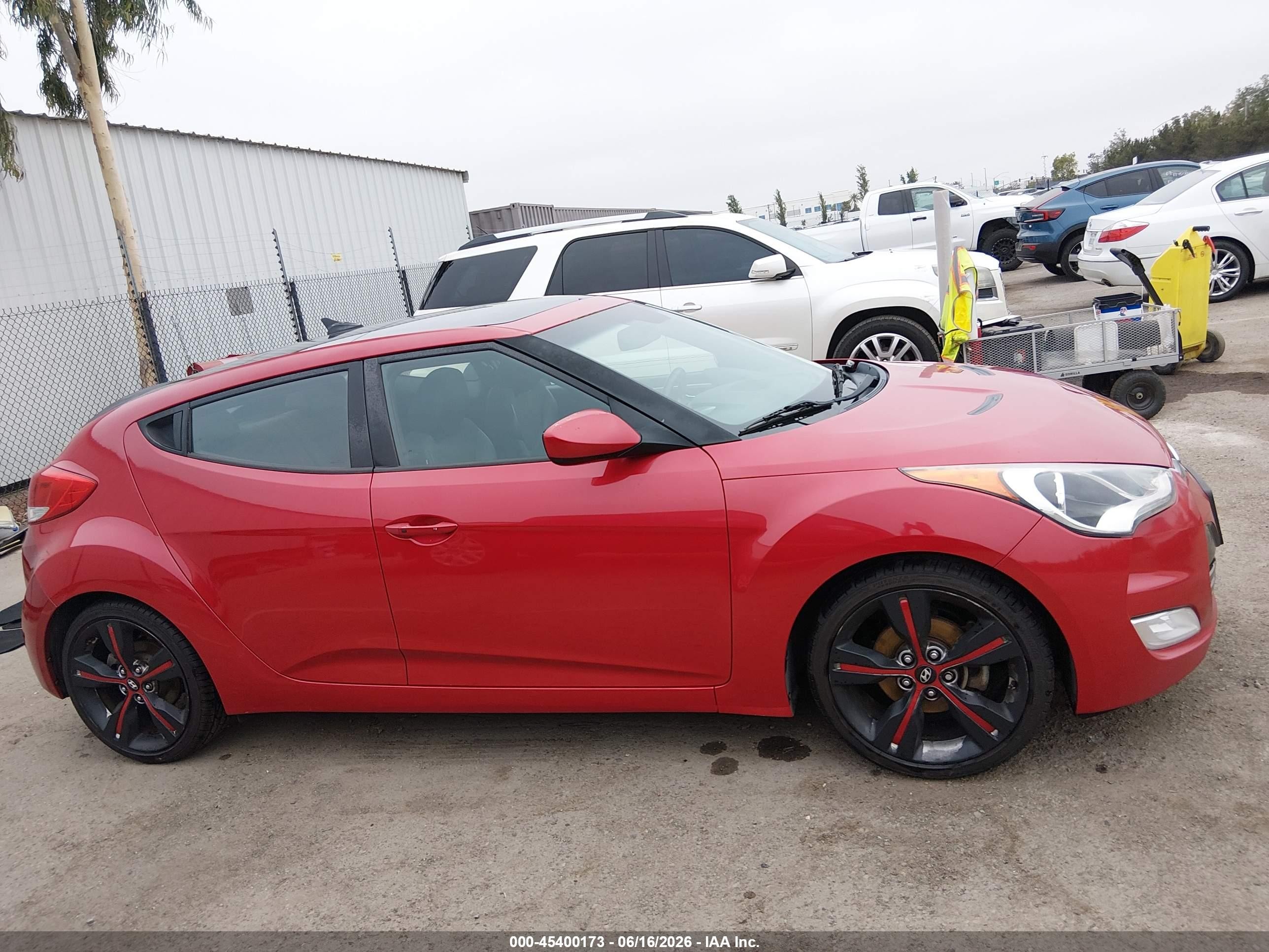 2015 Hyundai Veloster   Red vin: KMHTC6AD3FU241329