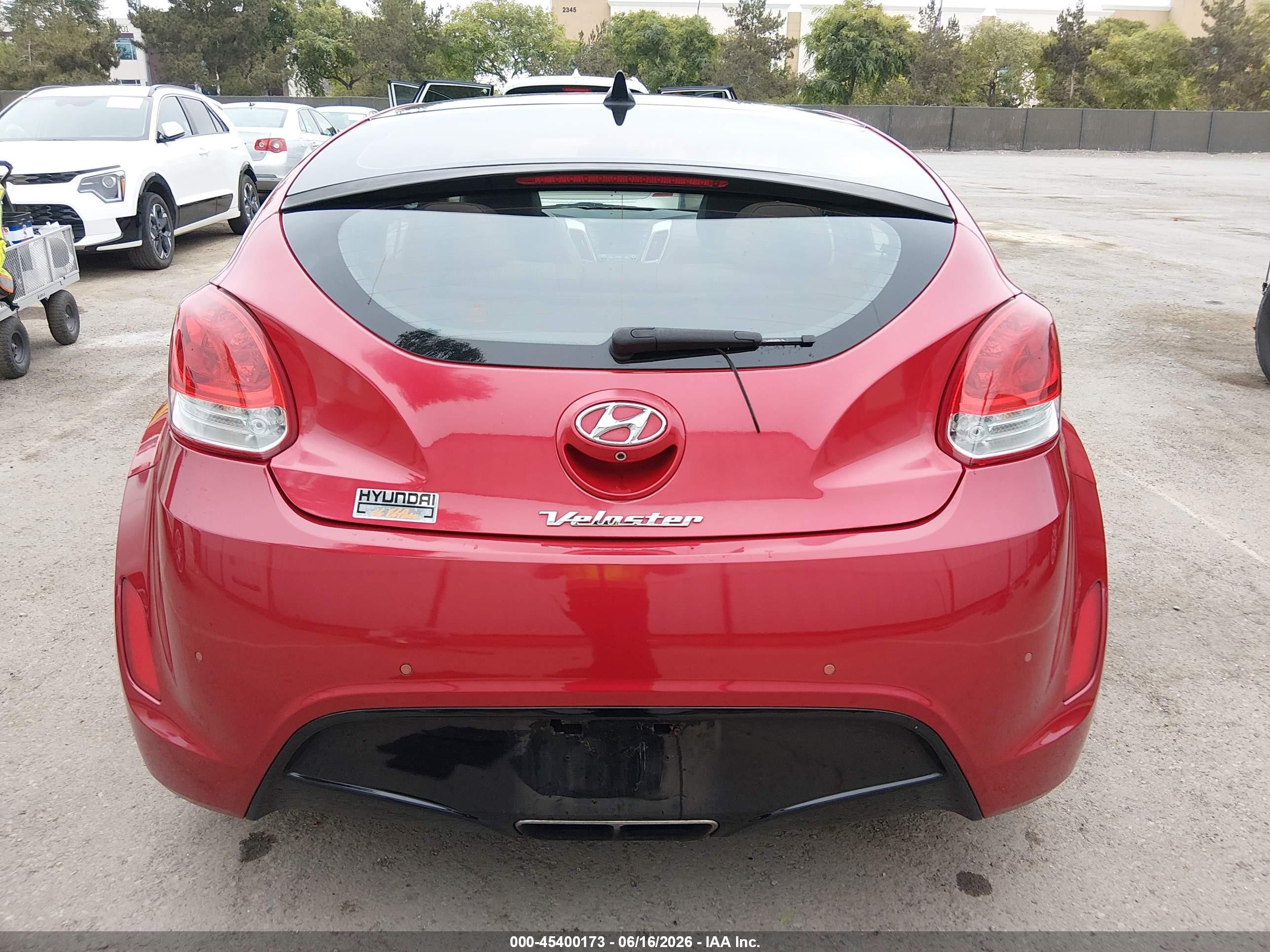 2015 Hyundai Veloster   Red vin: KMHTC6AD3FU241329