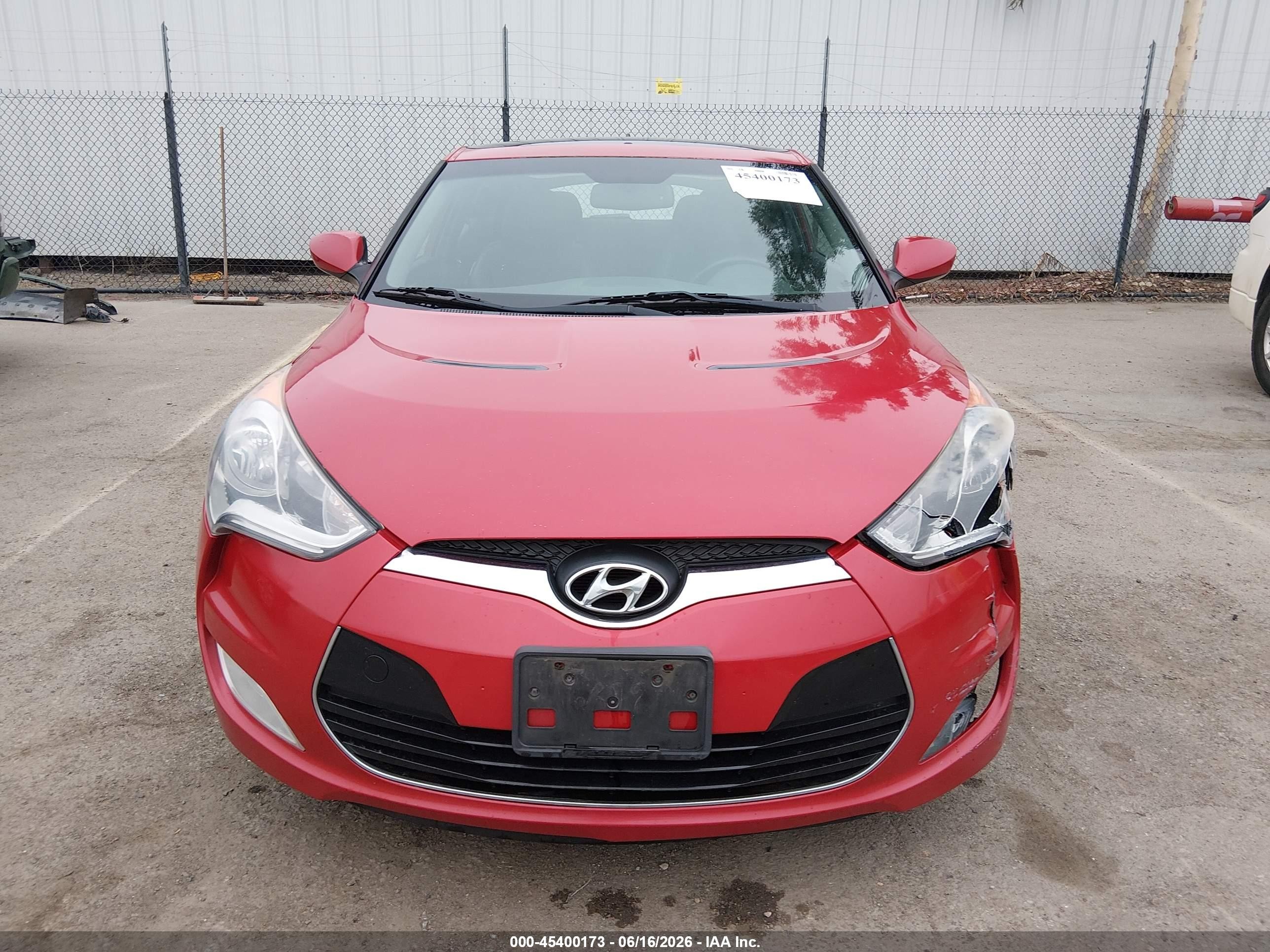 2015 Hyundai Veloster   Red vin: KMHTC6AD3FU241329