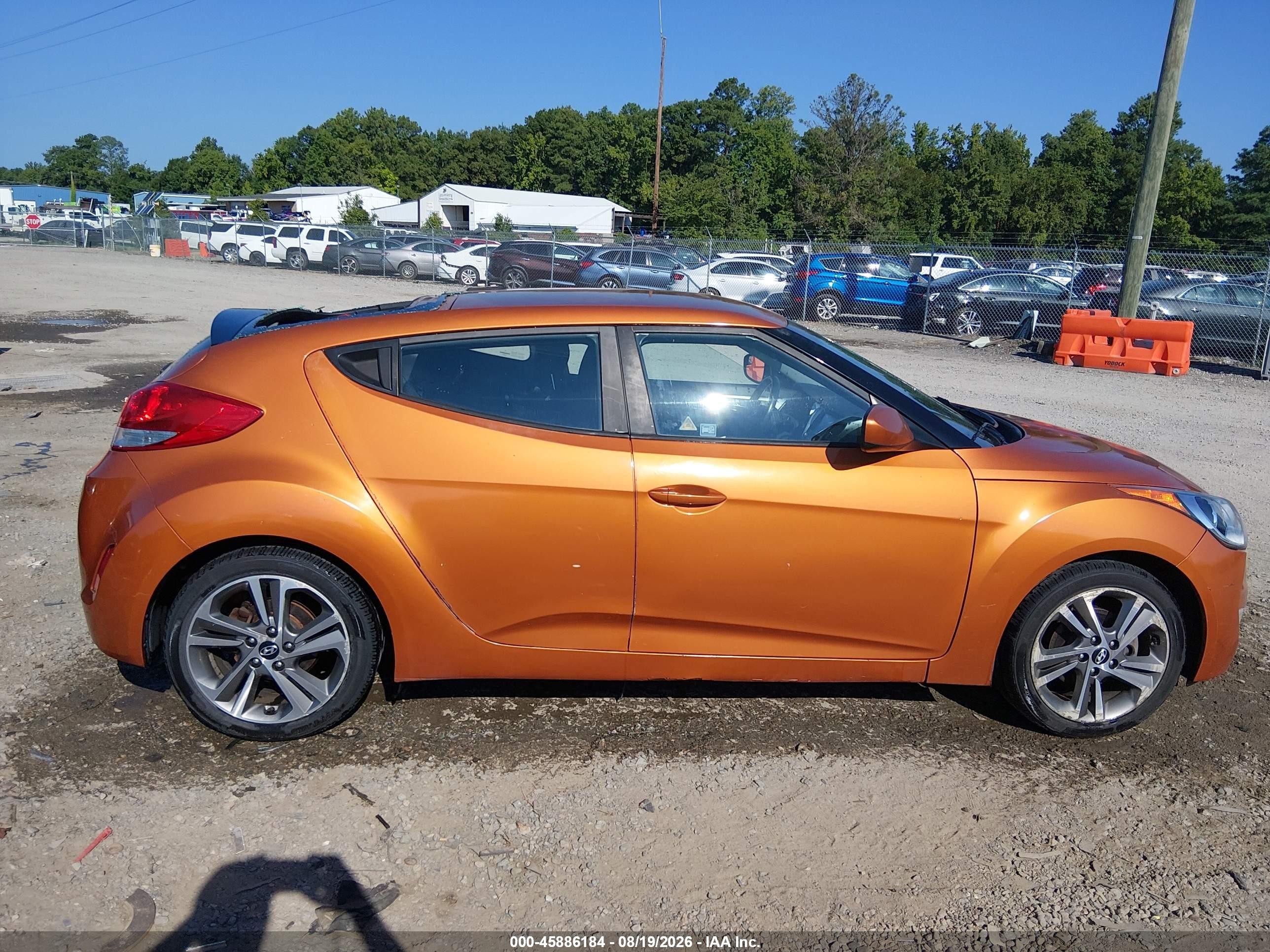 2017 Hyundai Veloster   Orange vin: KMHTC6AD3HU308353