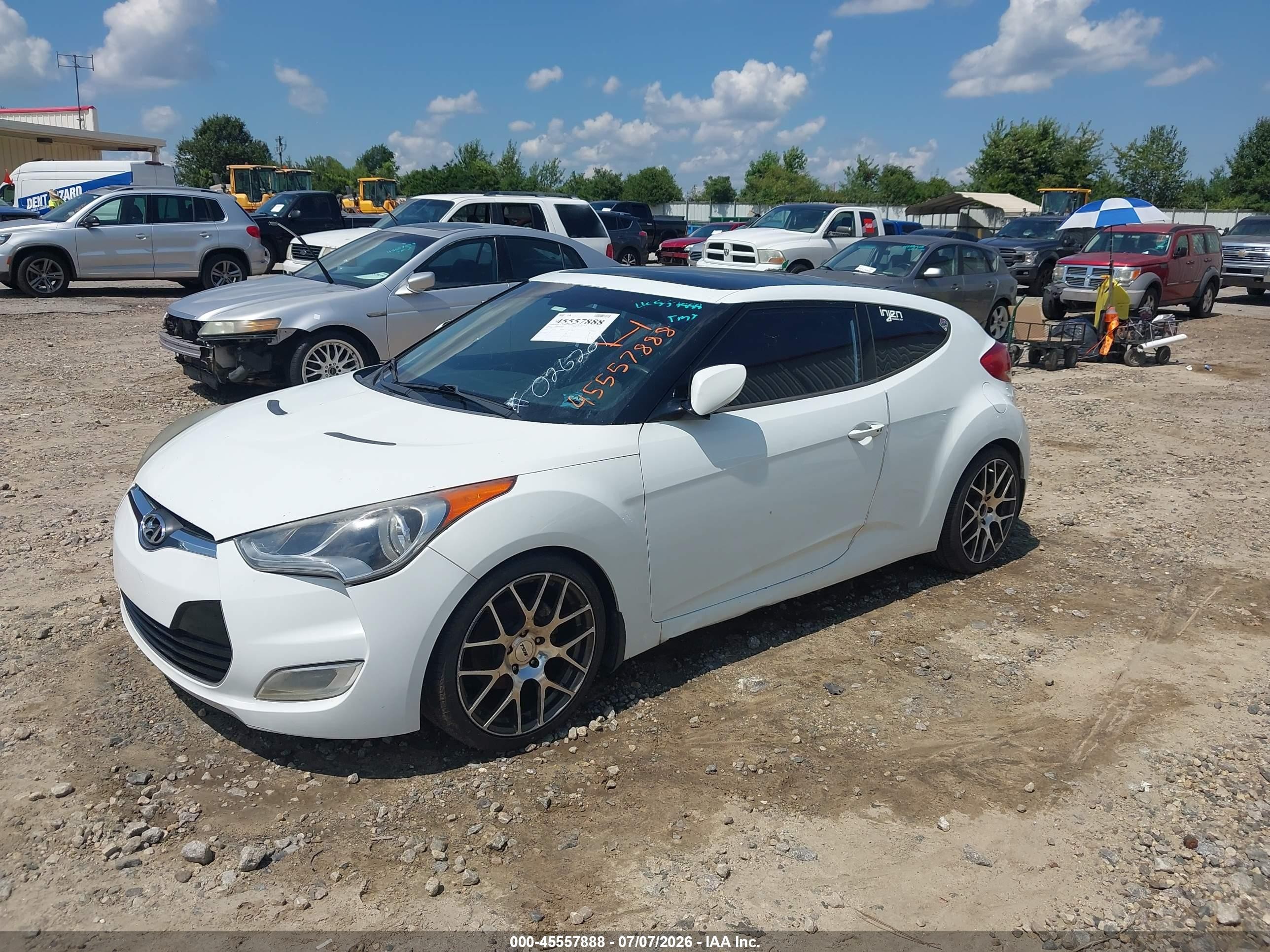 2012 Hyundai Veloster Base W/red/black White vin: KMHTC6AD4CU026201