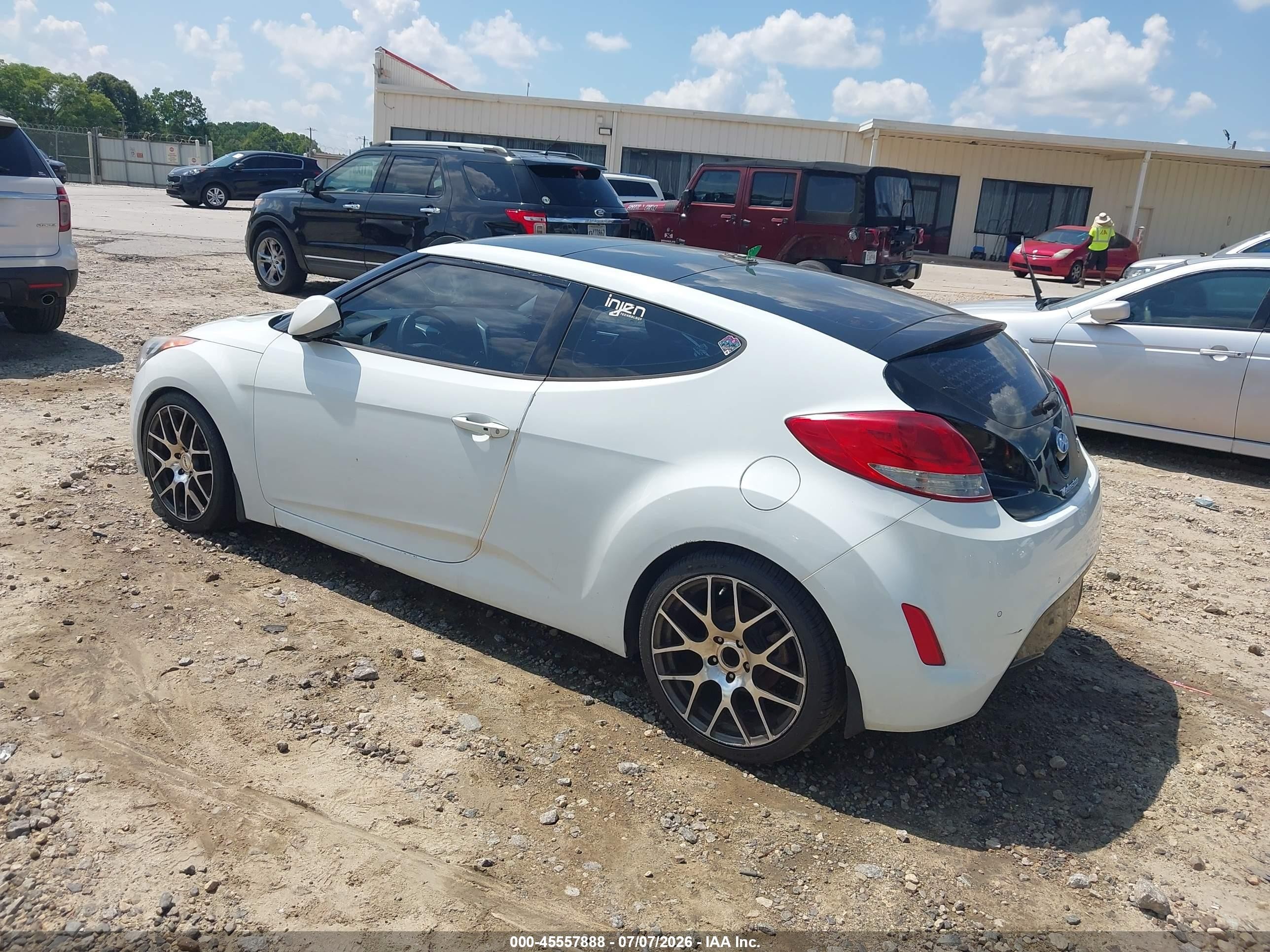 2012 Hyundai Veloster Base W/red/black White vin: KMHTC6AD4CU026201