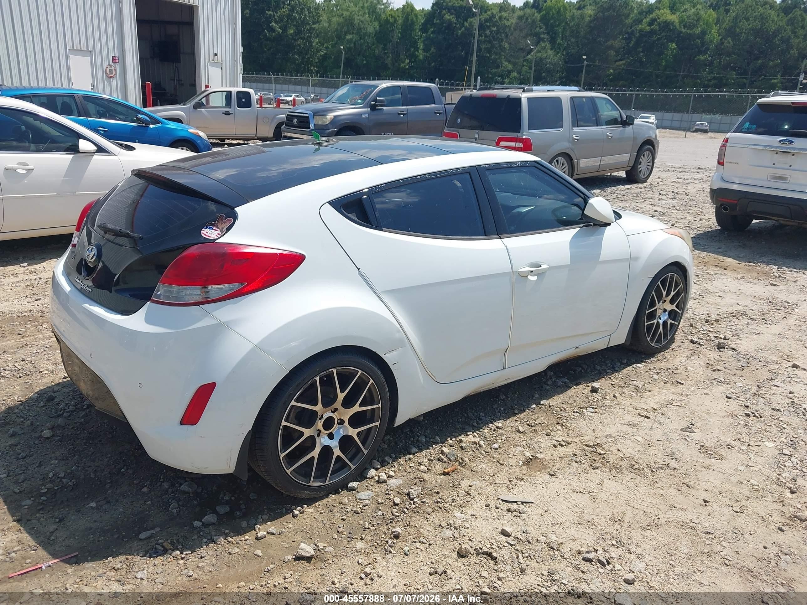 2012 Hyundai Veloster Base W/red/black White vin: KMHTC6AD4CU026201
