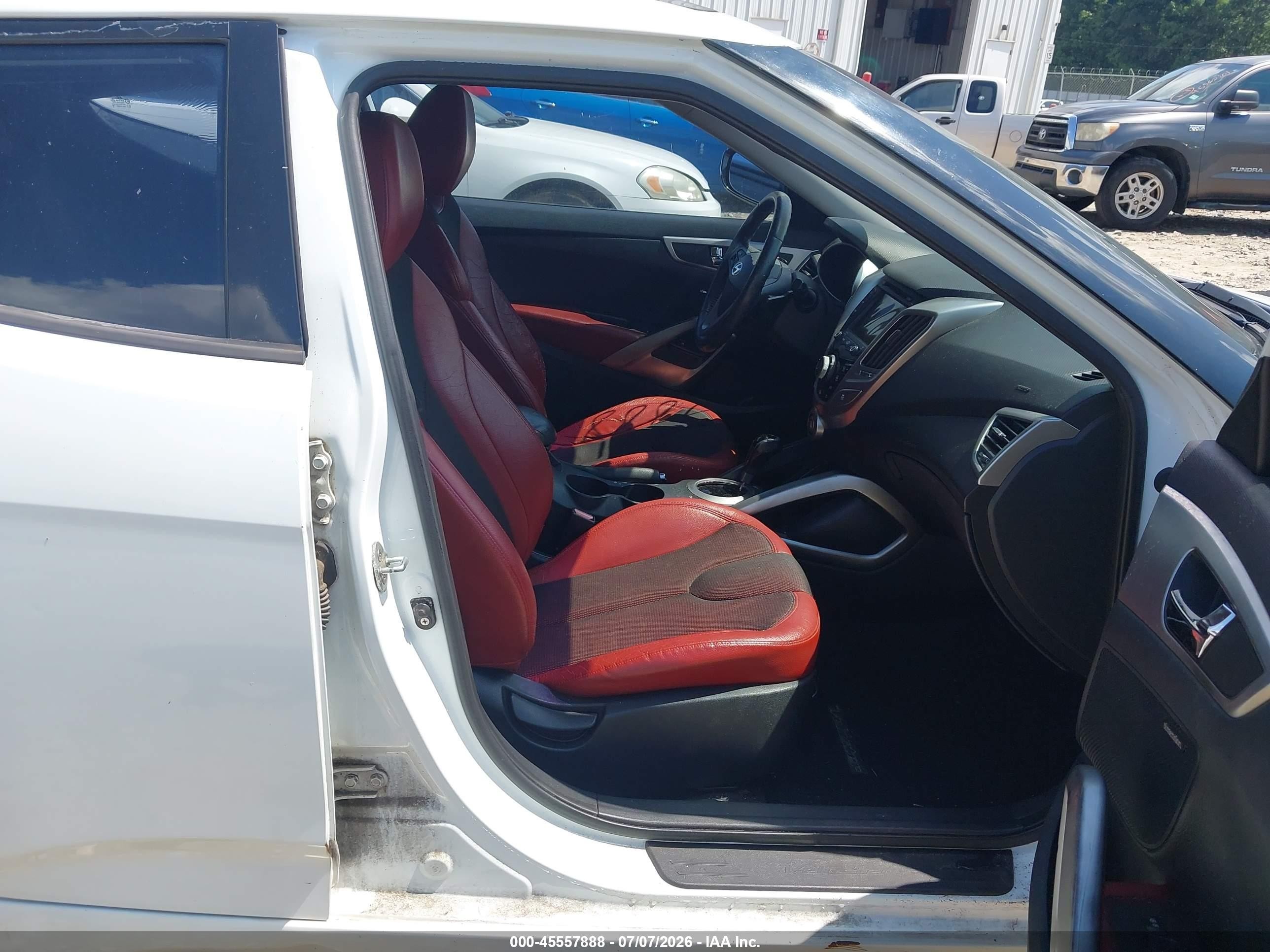 2012 Hyundai Veloster Base W/red/black White vin: KMHTC6AD4CU026201