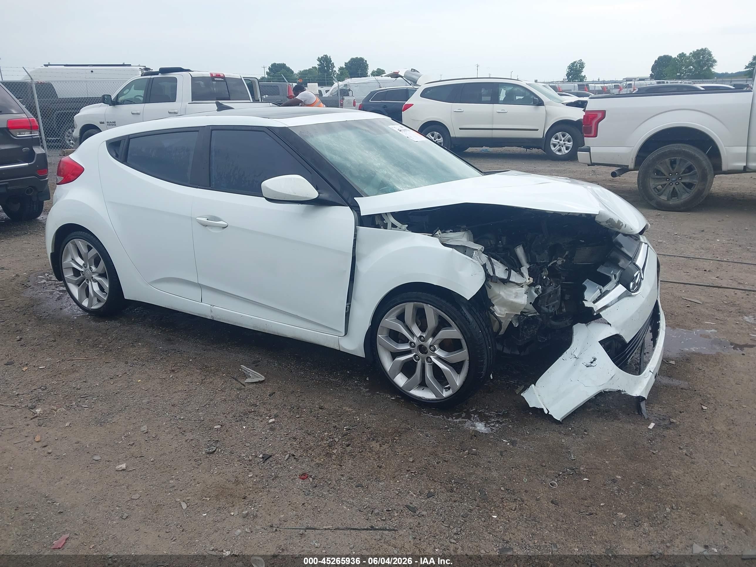 2012 Hyundai Veloster Base W/red/black White vin: KMHTC6AD4CU062938