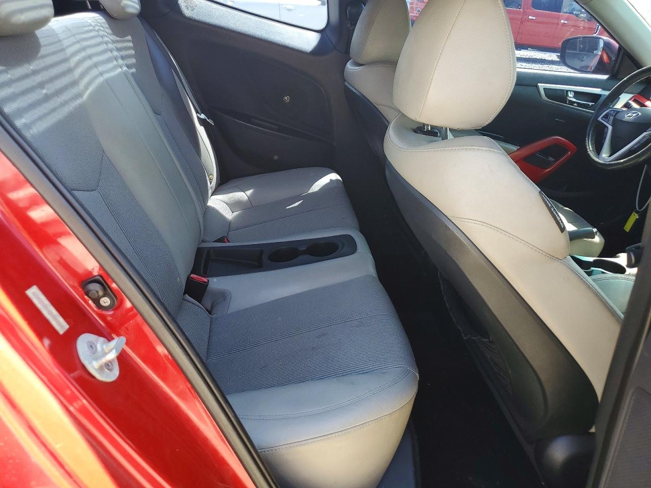 2012 Hyundai Veloster Base Red vin: KMHTC6AD4CU071624