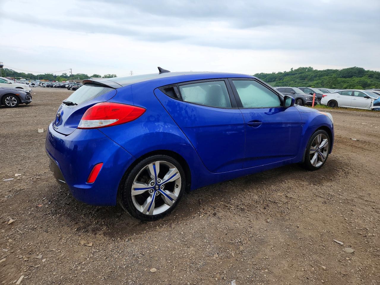 2013 Hyundai Veloster Base Blue vin: KMHTC6AD4DU094015