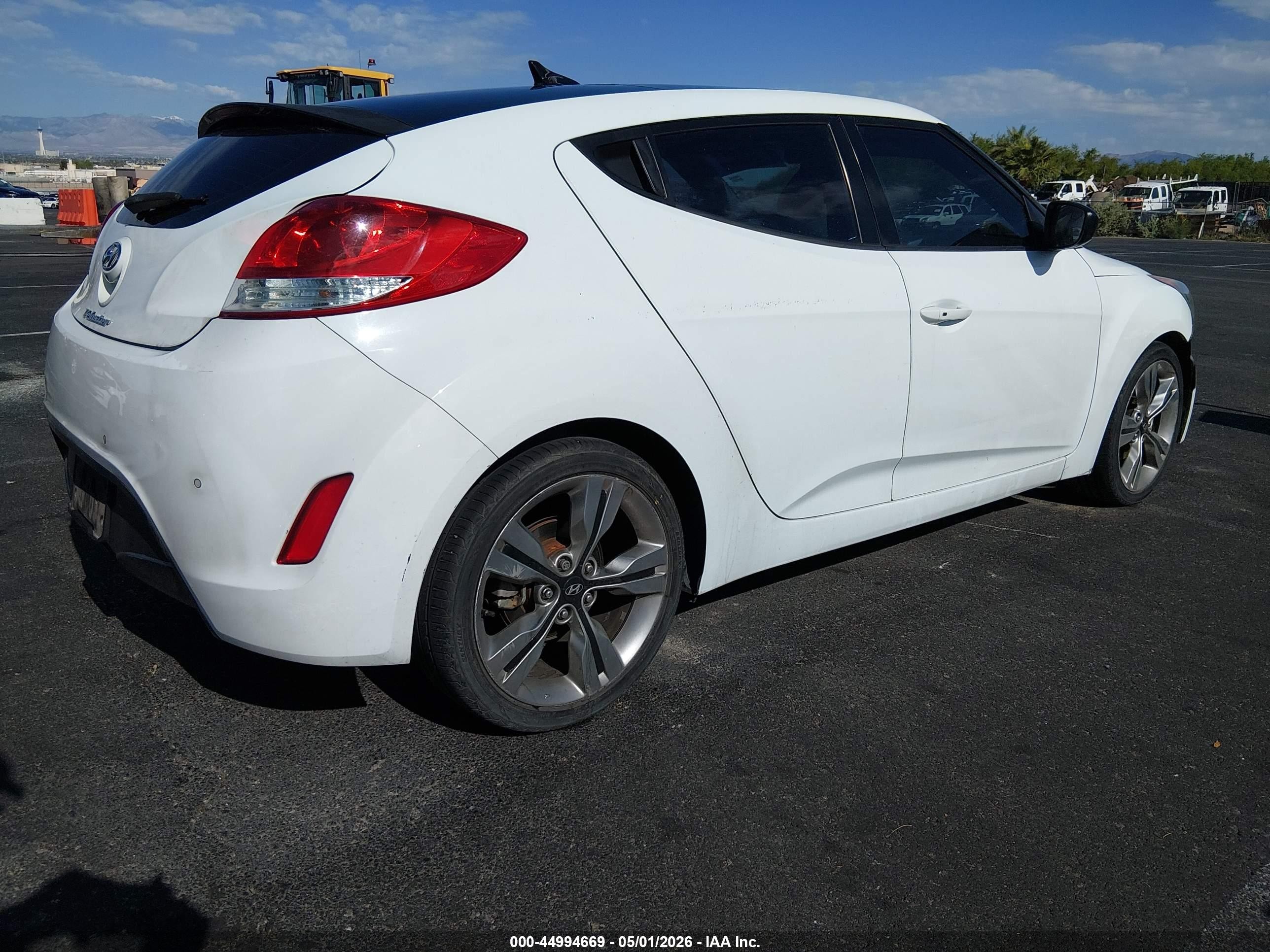 2013 Hyundai Veloster Base W/gray White vin: KMHTC6AD4DU108141