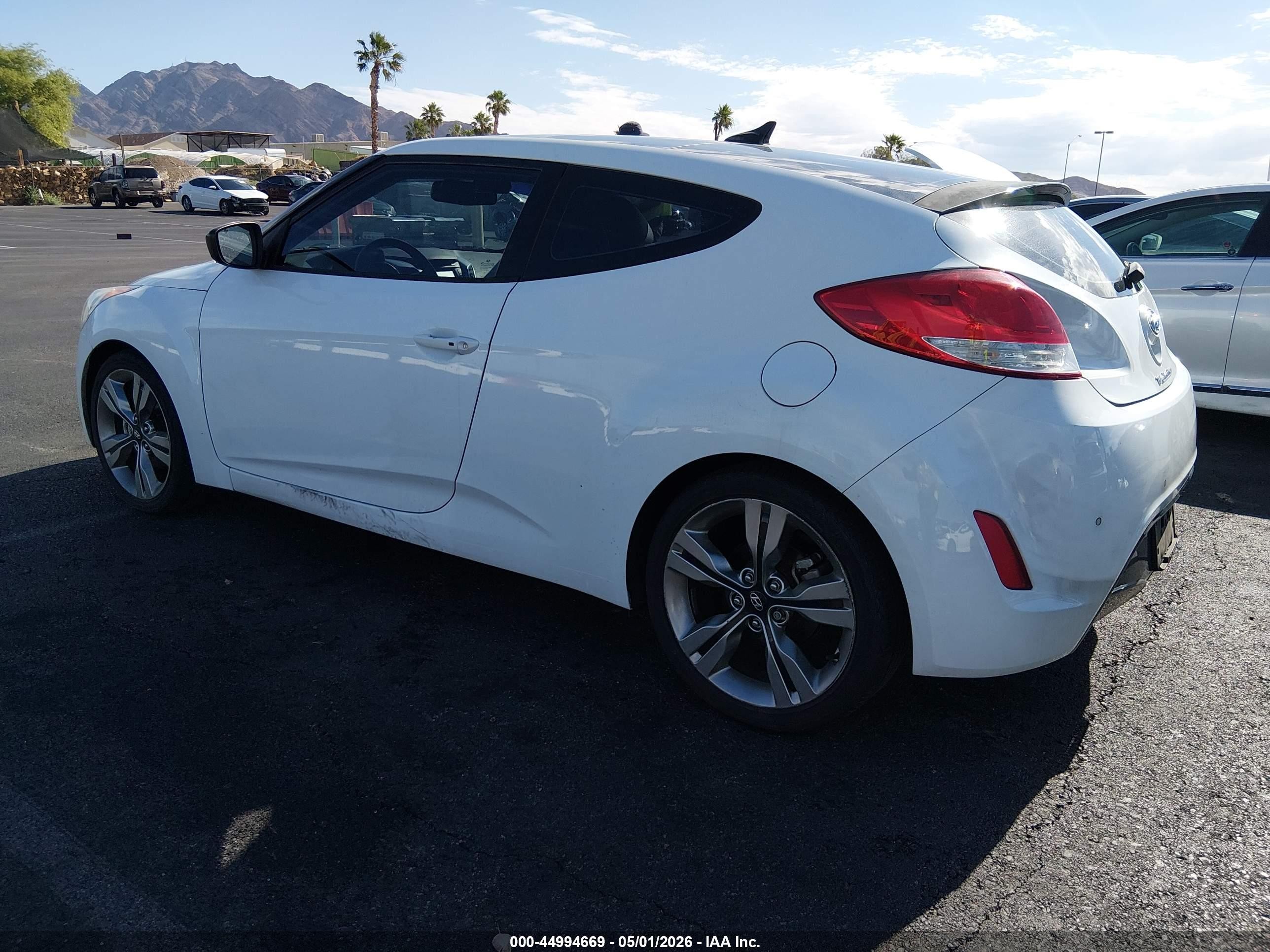 2013 Hyundai Veloster Base W/gray White vin: KMHTC6AD4DU108141