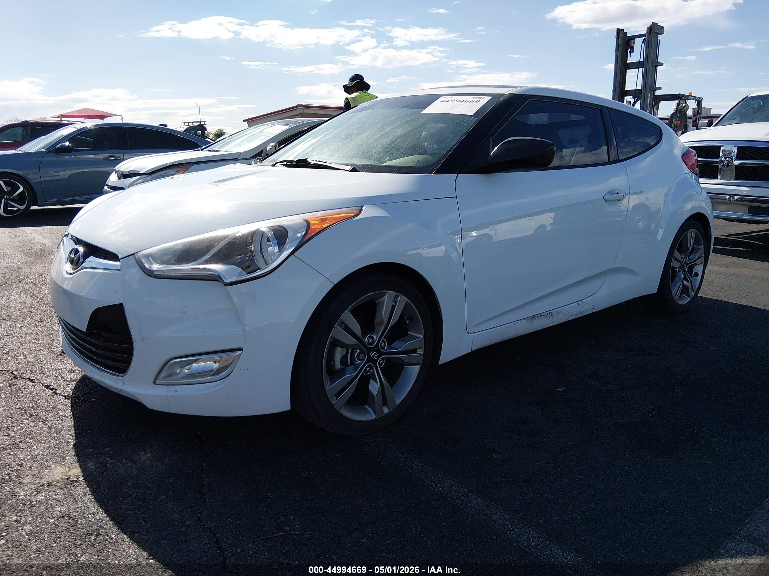 2013 Hyundai Veloster Base W/gray White vin: KMHTC6AD4DU108141