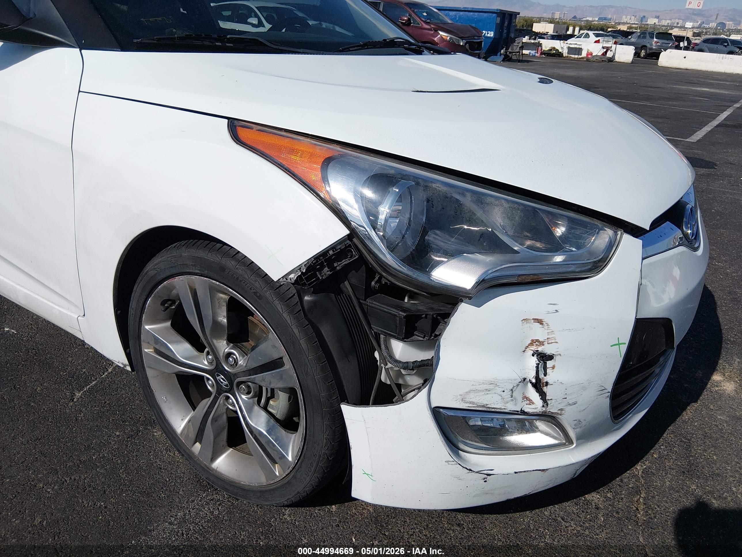 2013 Hyundai Veloster Base W/gray White vin: KMHTC6AD4DU108141