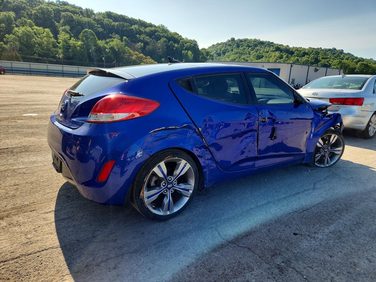 2013 Hyundai Veloster Base Blue vin: KMHTC6AD4DU110262