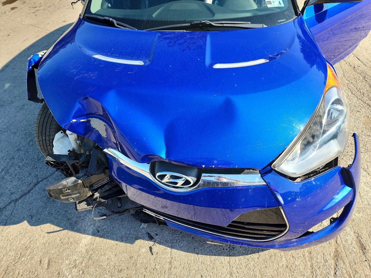 2013 Hyundai Veloster Base Blue vin: KMHTC6AD4DU110262