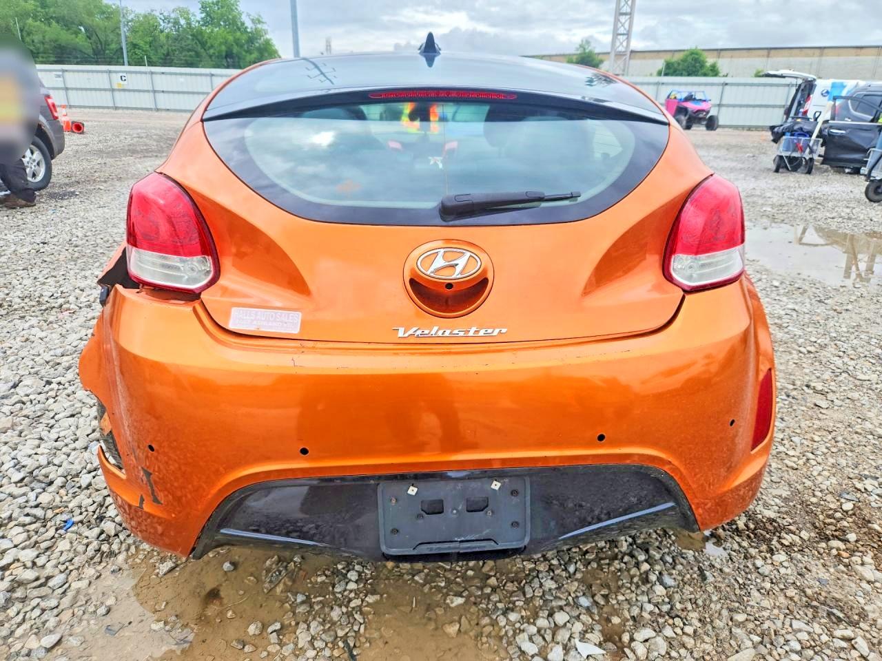 2013 Hyundai Veloster Base Orange vin: KMHTC6AD4DU111184
