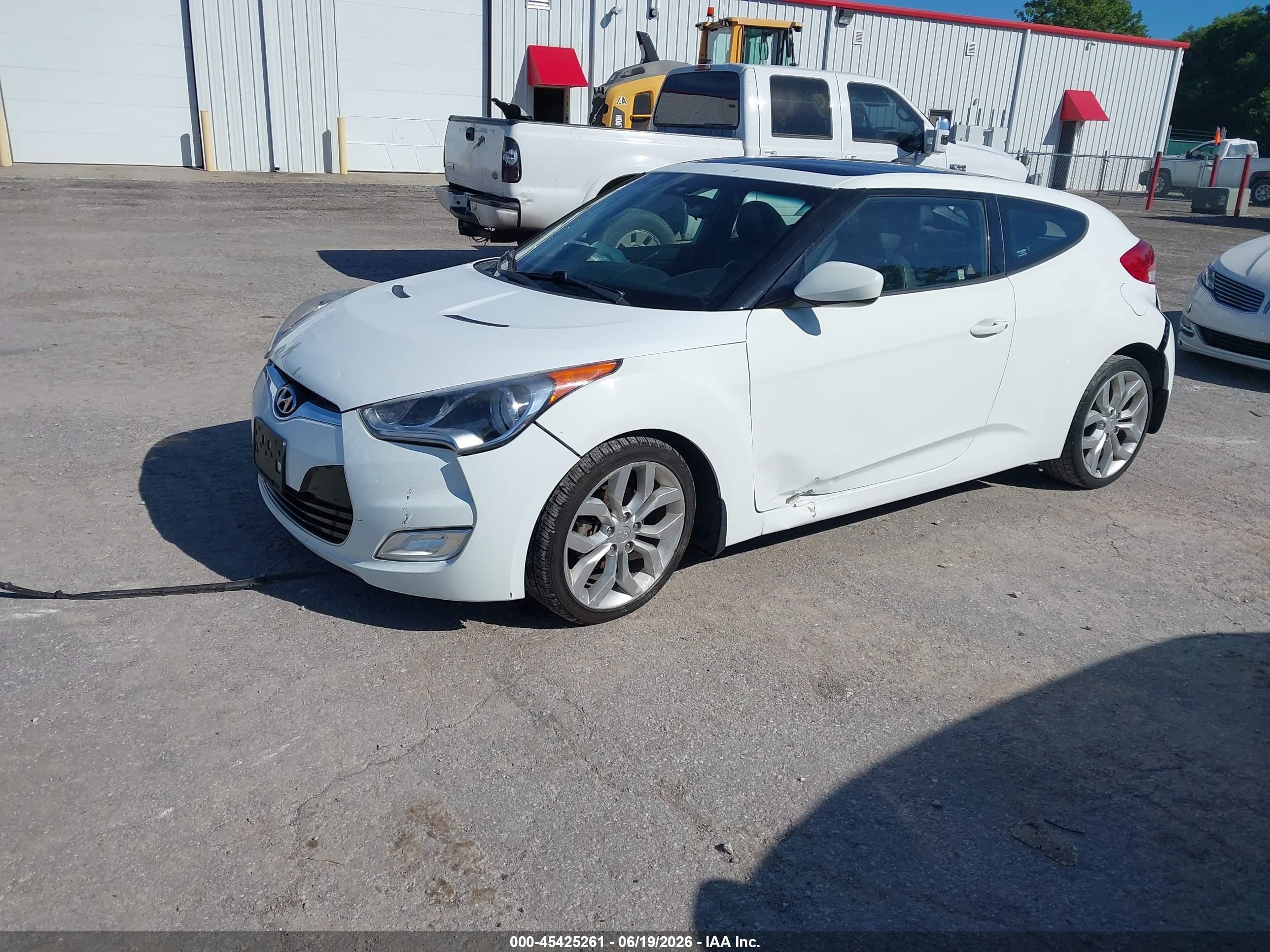 2013 Hyundai Veloster Base W/black White vin: KMHTC6AD4DU132312