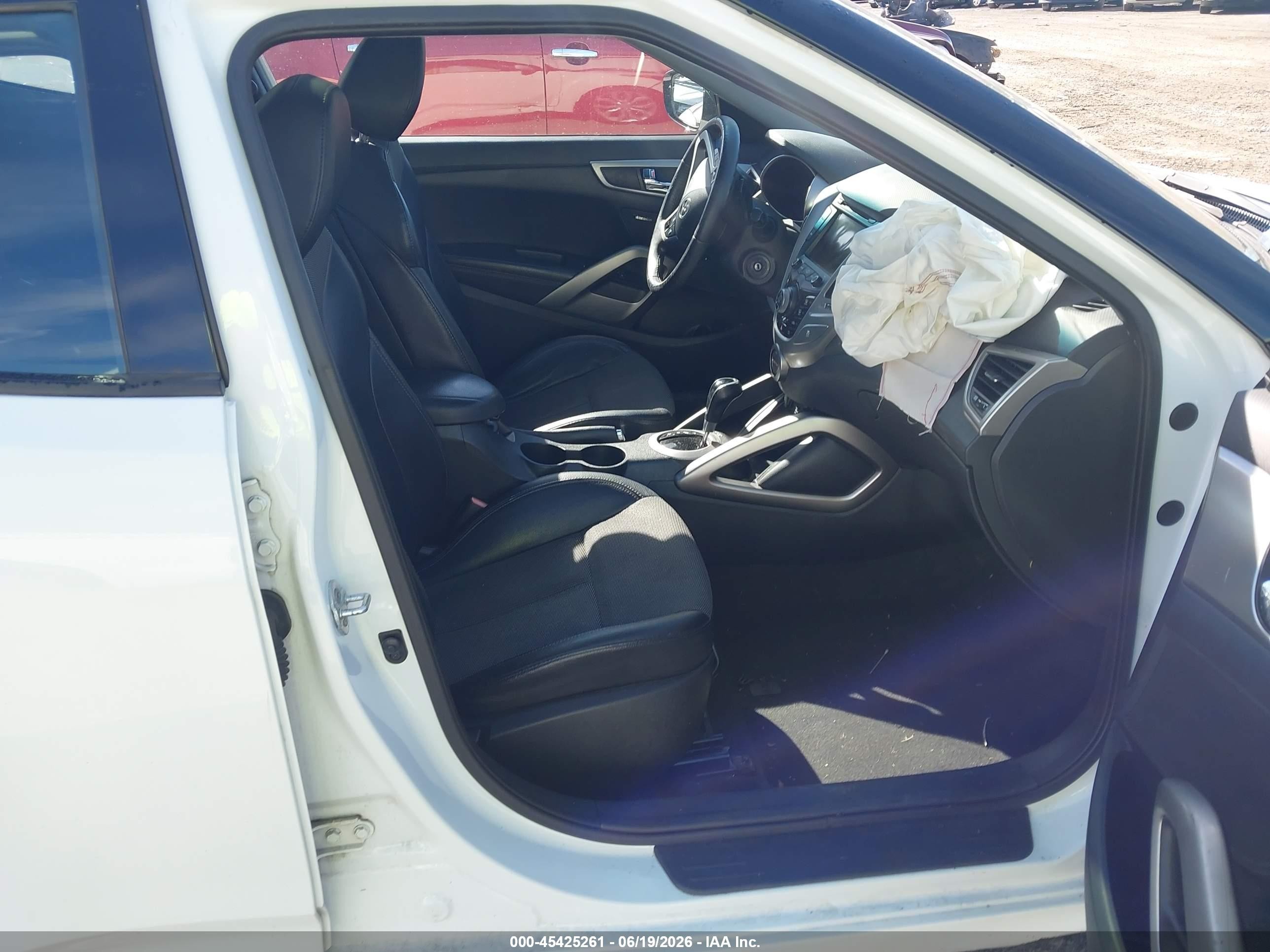 2013 Hyundai Veloster Base W/black White vin: KMHTC6AD4DU132312