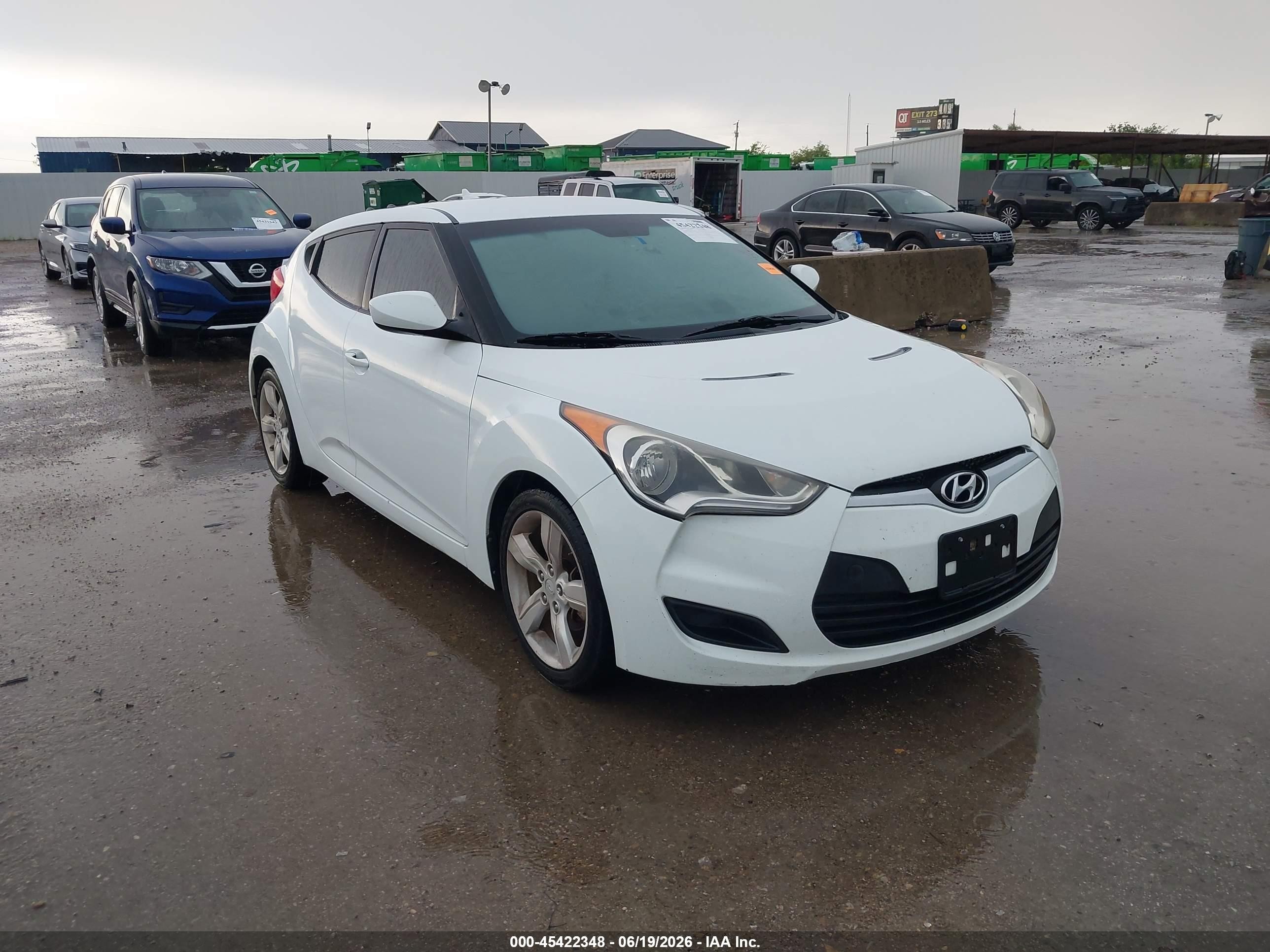 2013 Hyundai Veloster Base W/gray White vin: KMHTC6AD4DU144976