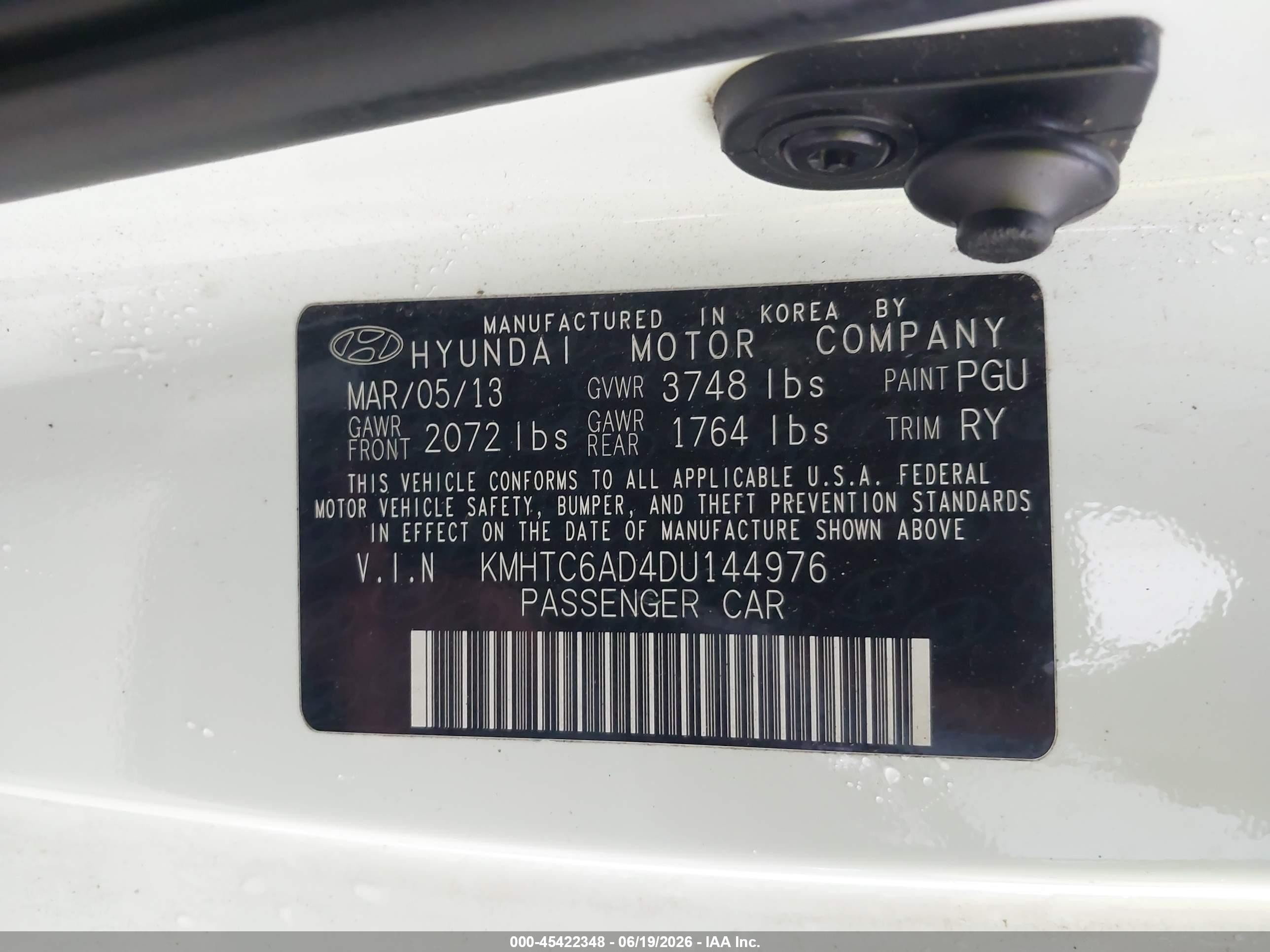 2013 Hyundai Veloster Base W/gray White vin: KMHTC6AD4DU144976