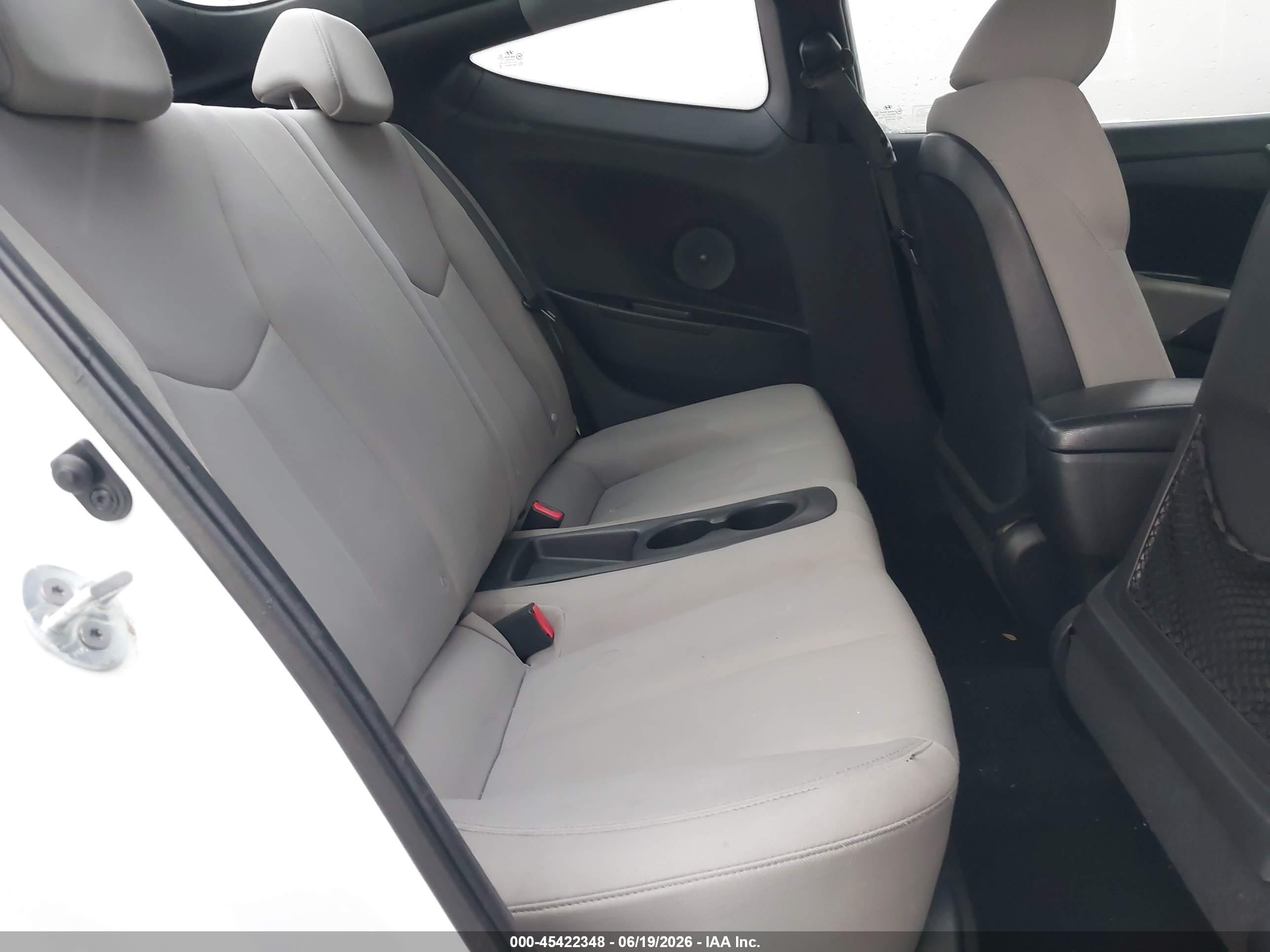 2013 Hyundai Veloster Base W/gray White vin: KMHTC6AD4DU144976