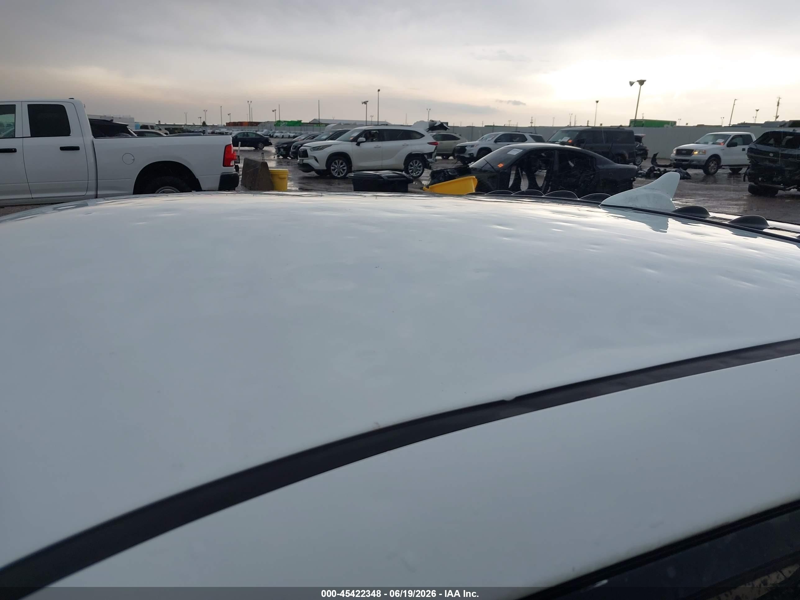 2013 Hyundai Veloster Base W/gray White vin: KMHTC6AD4DU144976