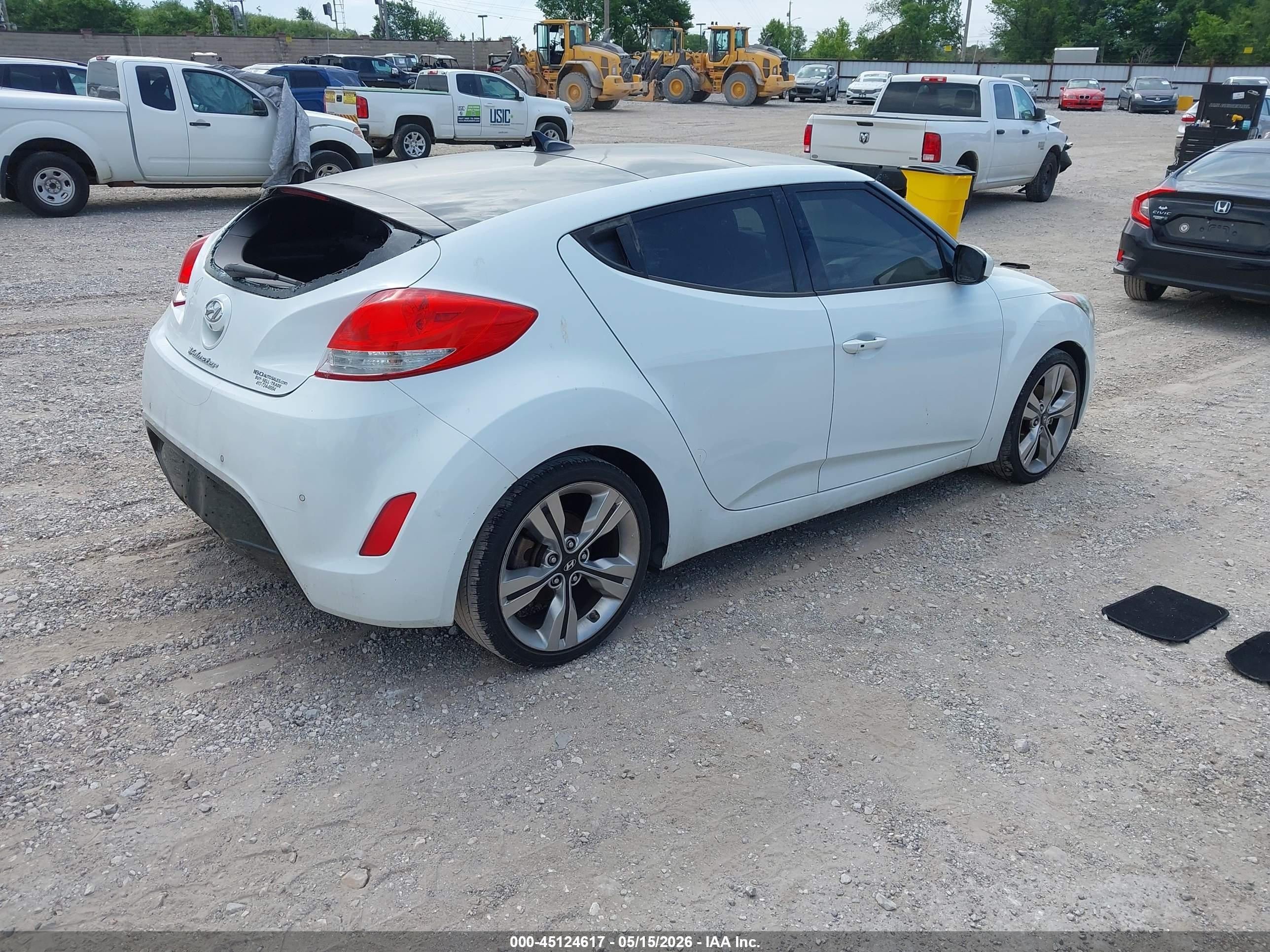 2013 Hyundai Veloster Base W/black White vin: KMHTC6AD4DU146503