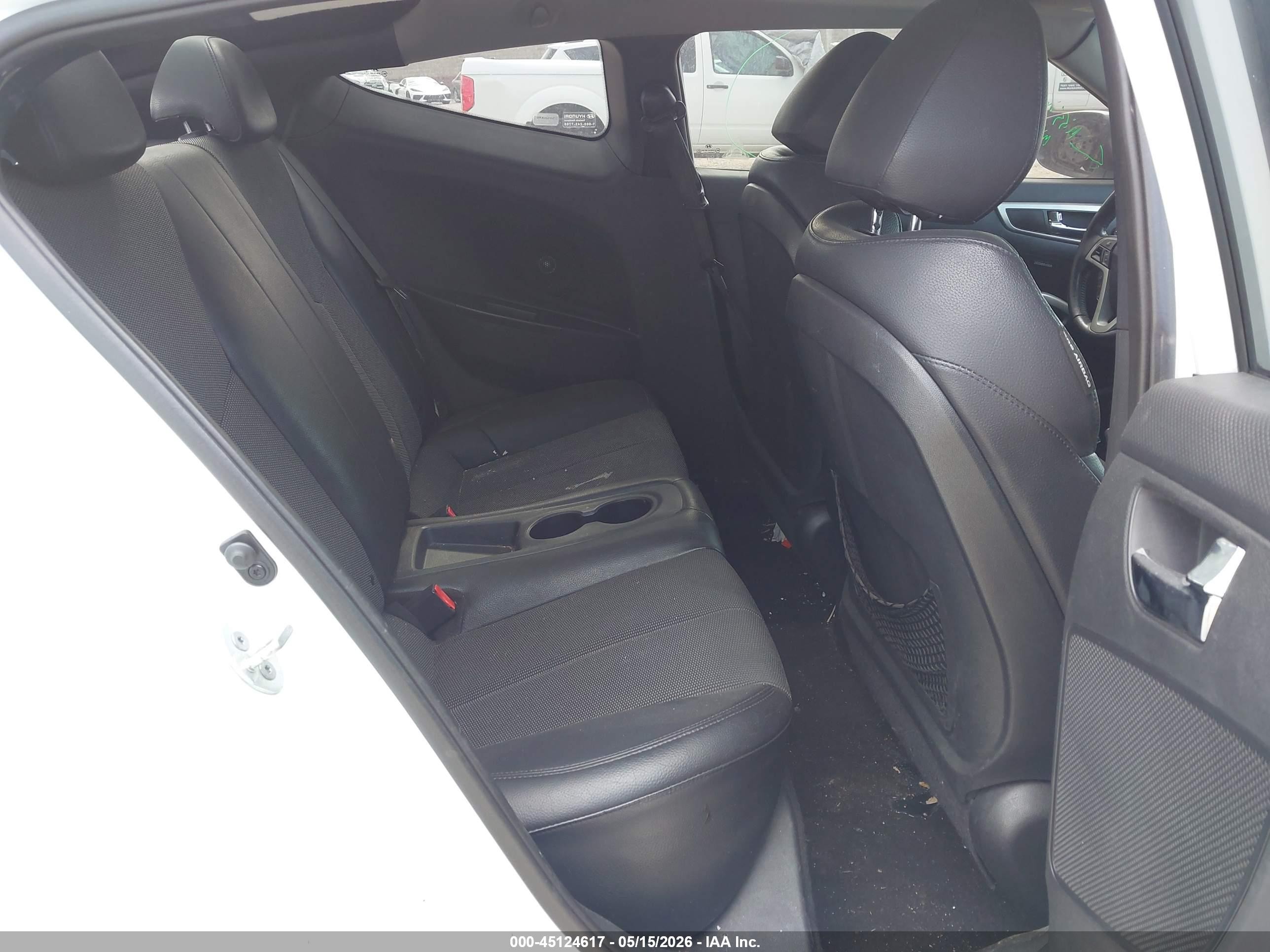 2013 Hyundai Veloster Base W/black White vin: KMHTC6AD4DU146503