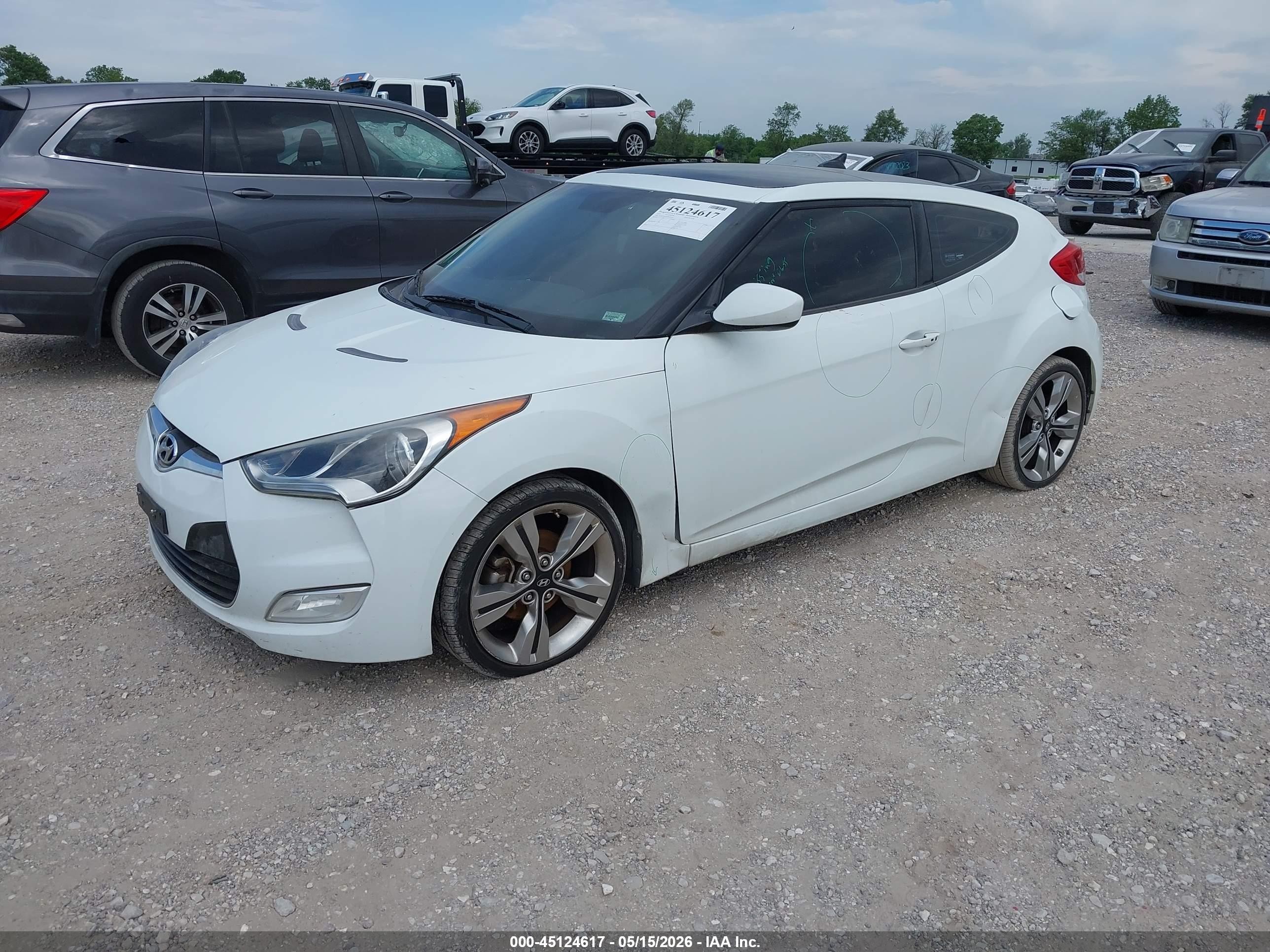 2013 Hyundai Veloster Base W/black White vin: KMHTC6AD4DU146503