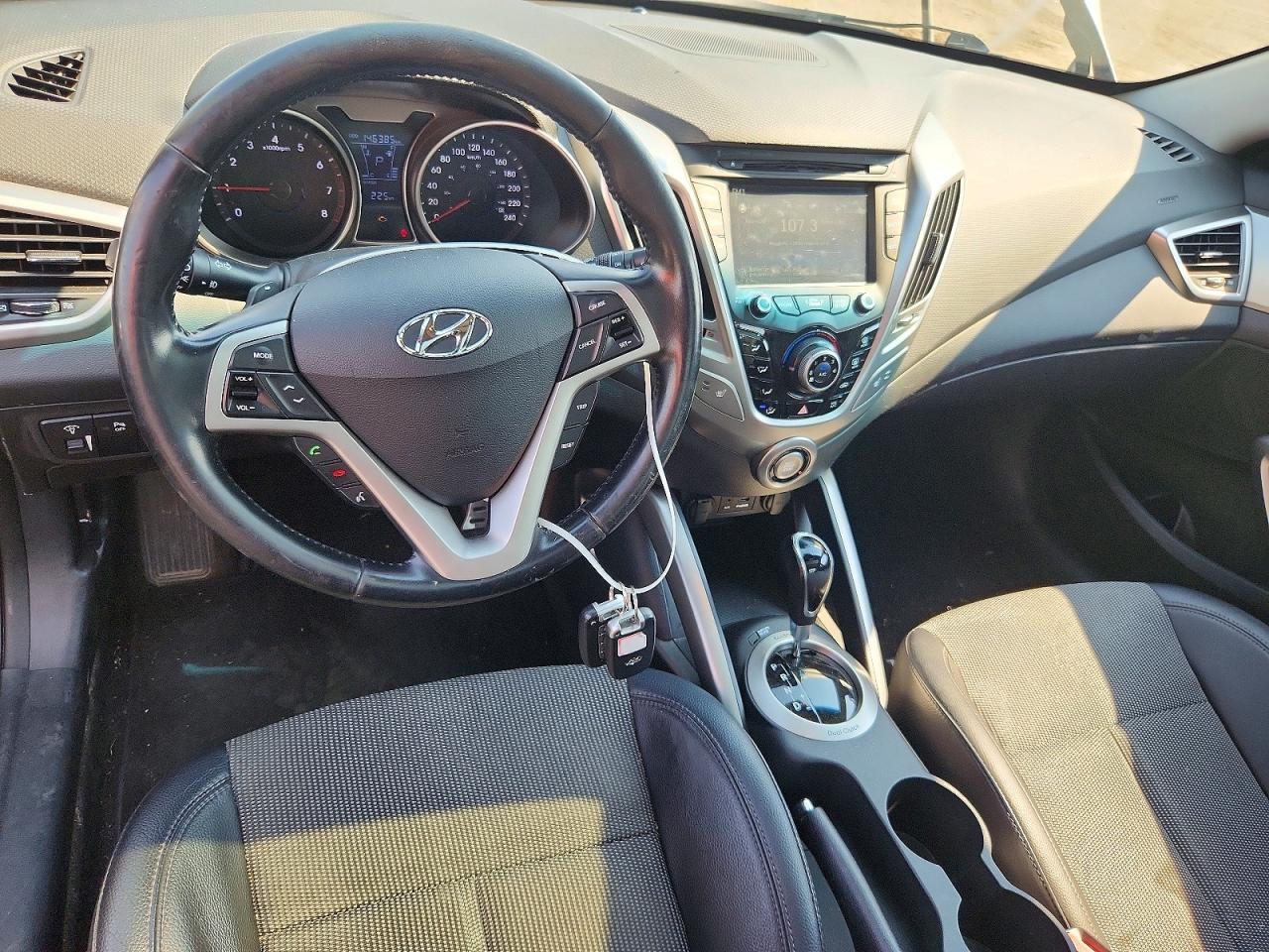 2013 Hyundai Veloster Base Silver vin: KMHTC6AD4DU150051