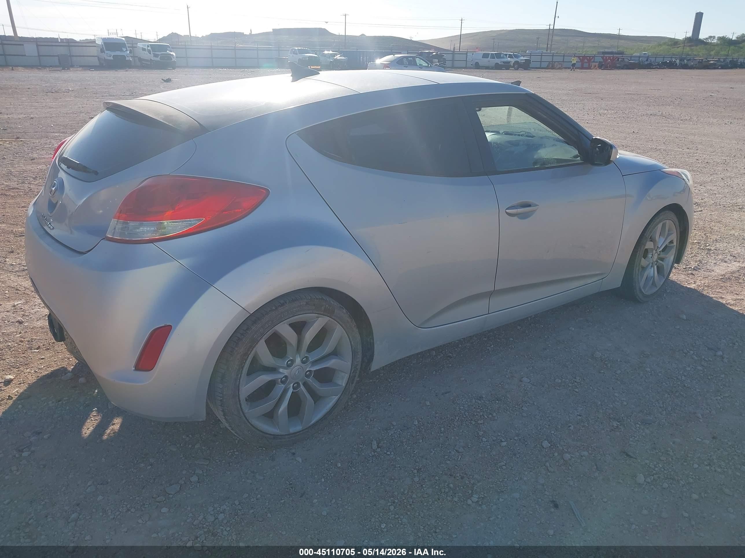 2013 Hyundai Veloster Base W/black Silver vin: KMHTC6AD4DU152494