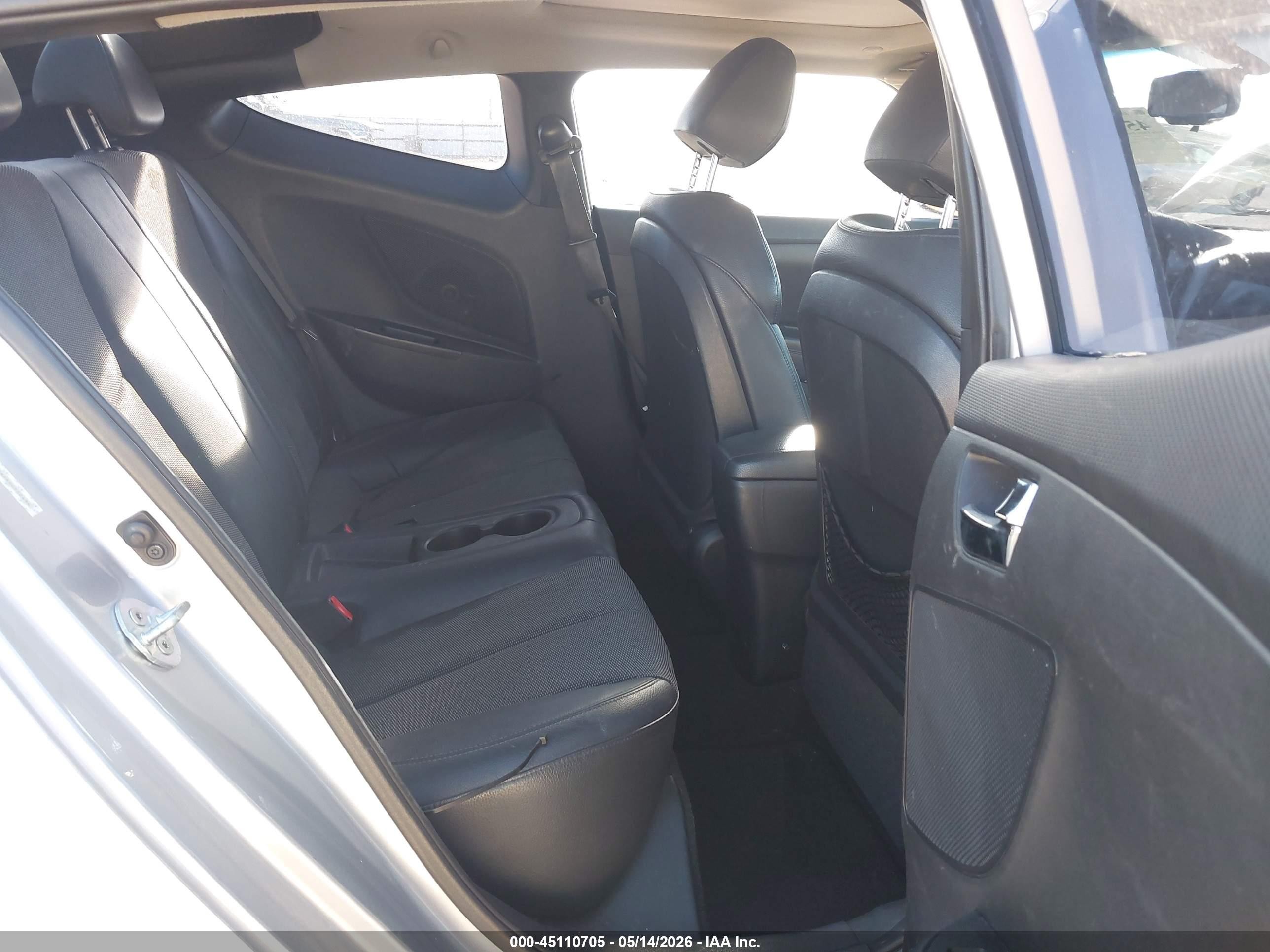 2013 Hyundai Veloster Base W/black Silver vin: KMHTC6AD4DU152494